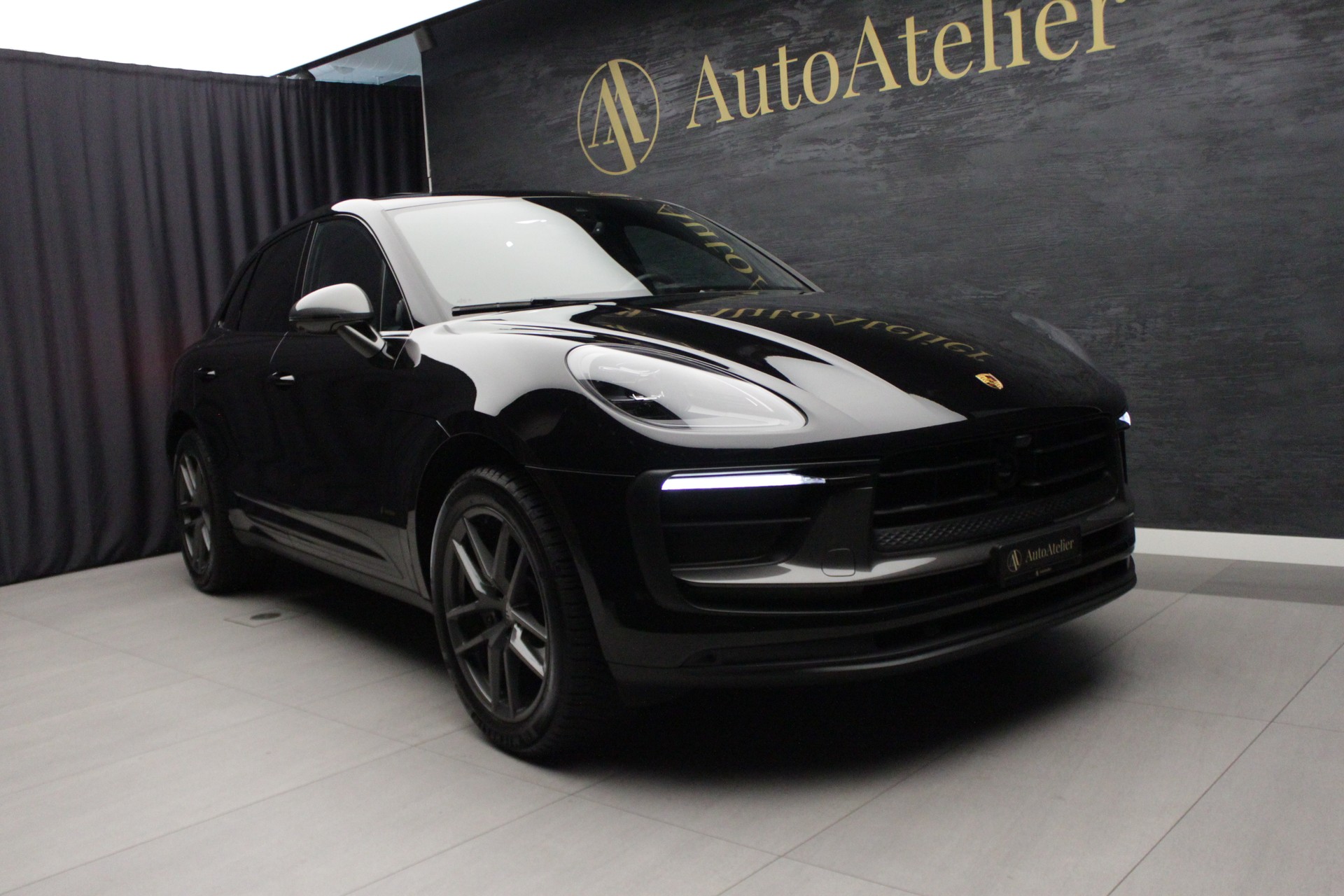 PORSCHE Macan T PDK-showroom-element-3