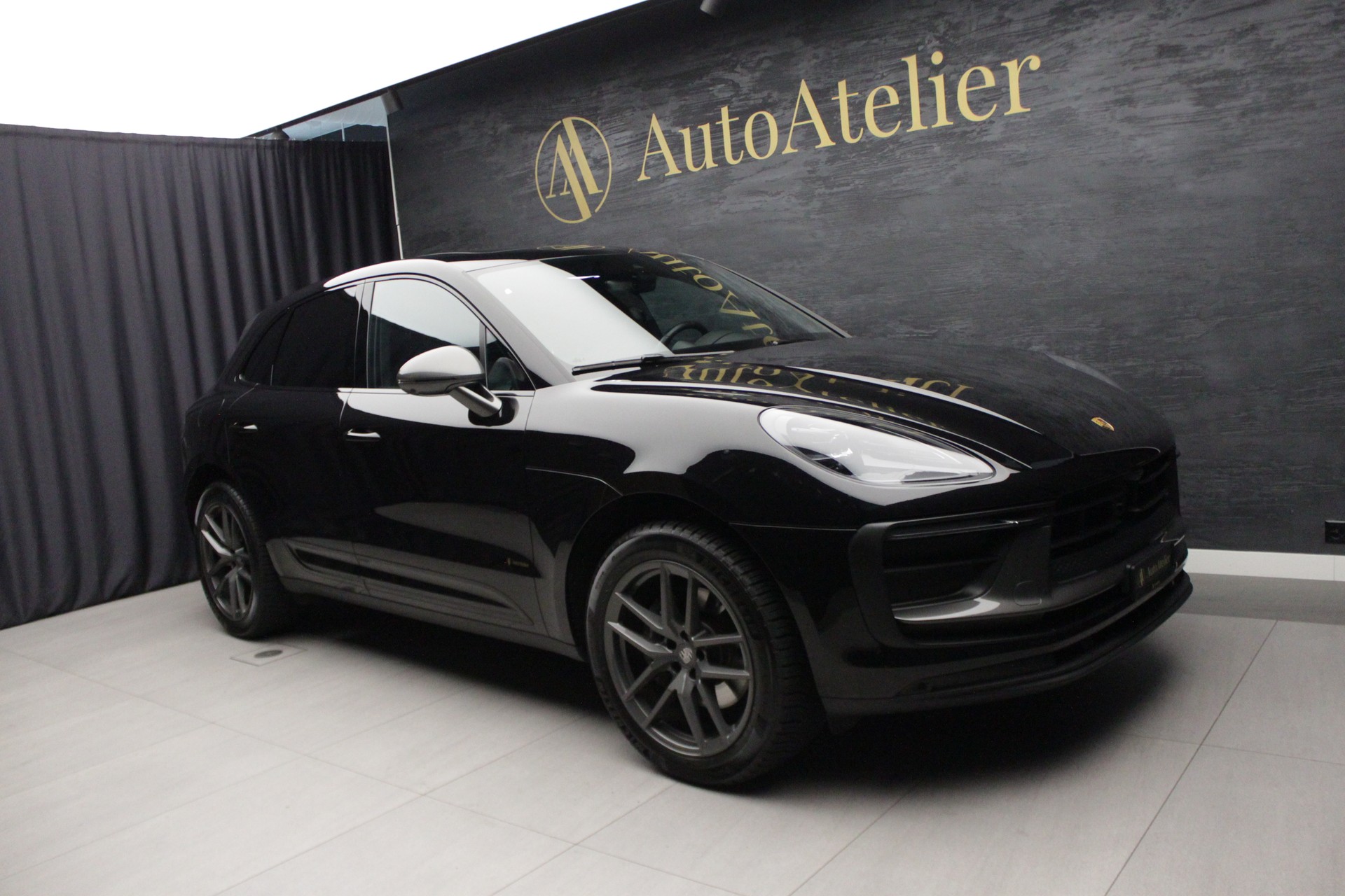 PORSCHE Macan T PDK-showroom-element-2