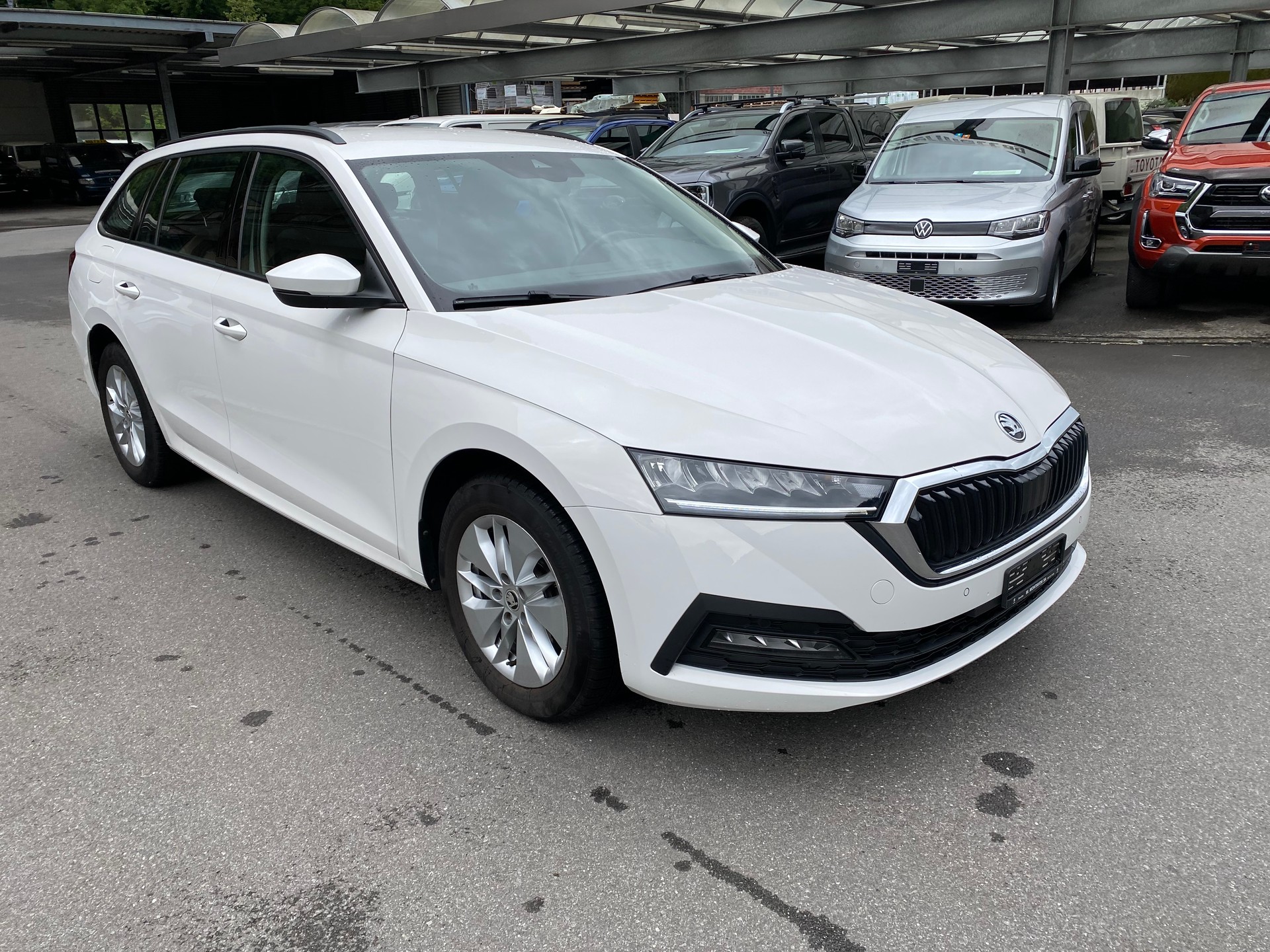 SKODA Octavia Combi 2.0 TDI DSG Ambition 4x4-image-14