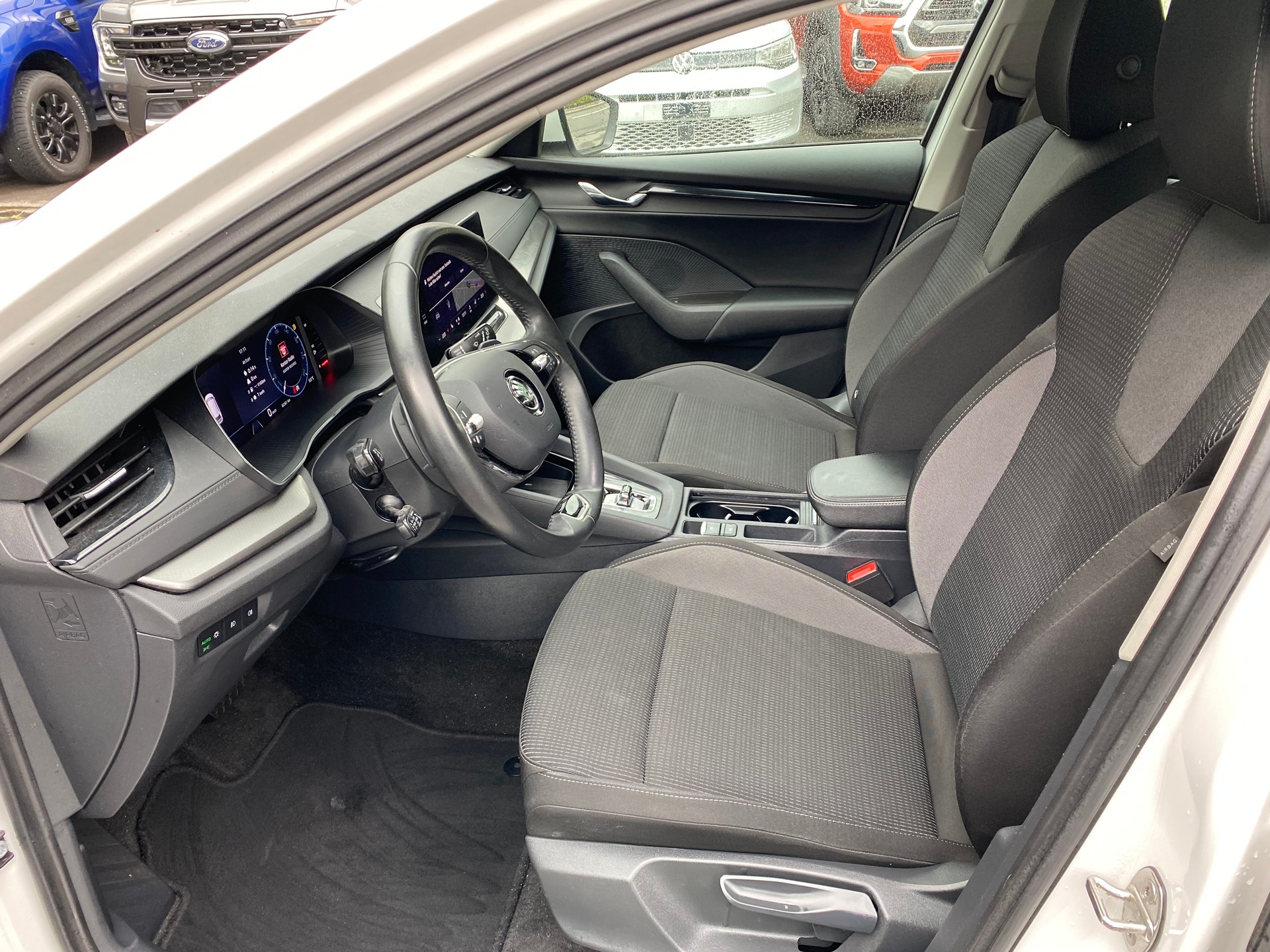 SKODA Octavia Combi 2.0 TDI DSG Ambition 4x4-image-2