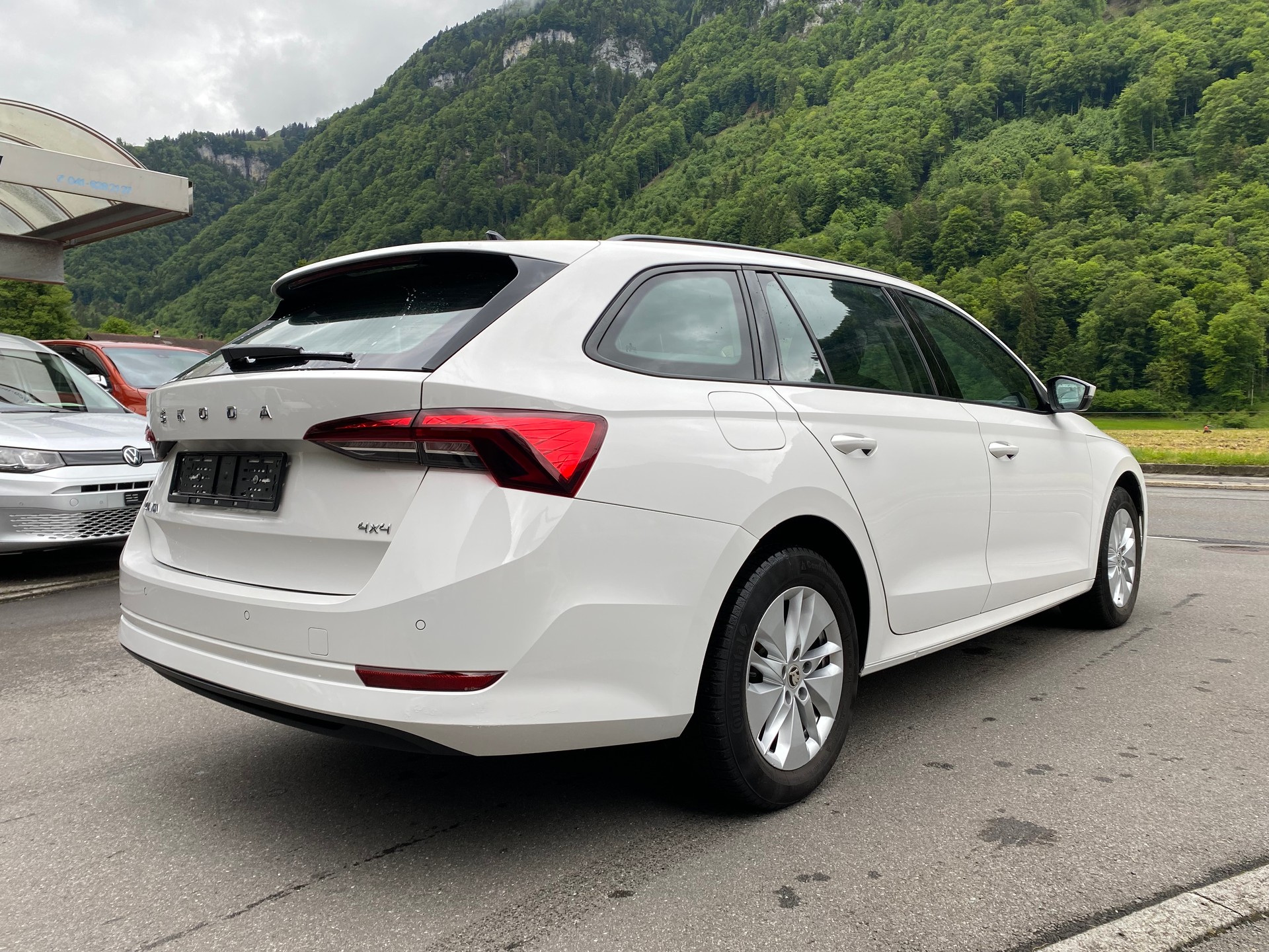 SKODA Octavia Combi 2.0 TDI DSG Ambition 4x4-image-13
