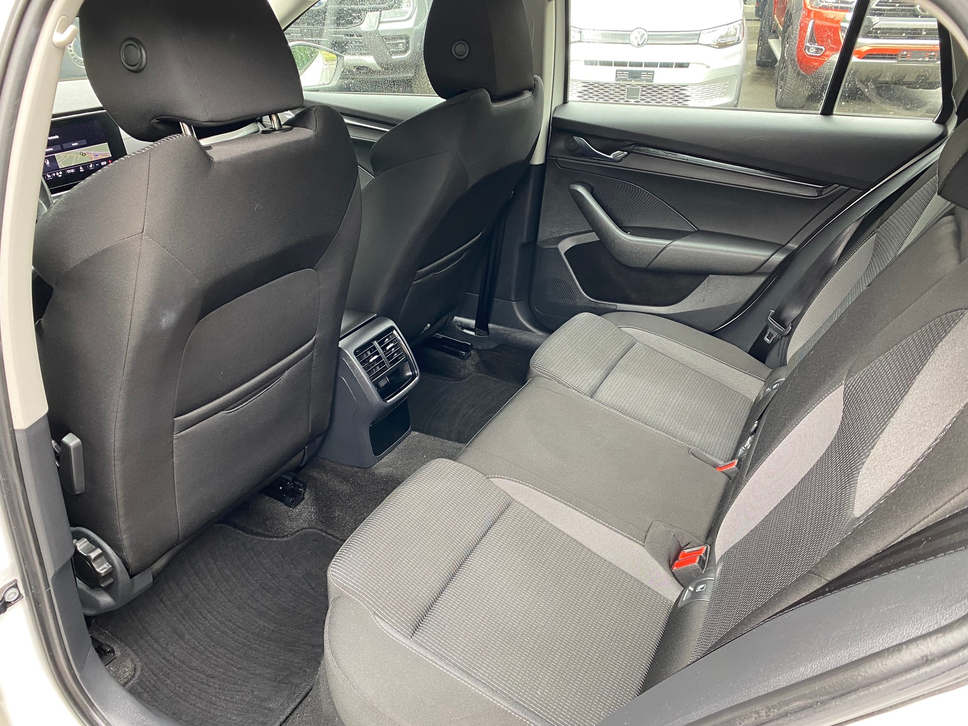 SKODA Octavia Combi 2.0 TDI DSG Ambition 4x4-image-6