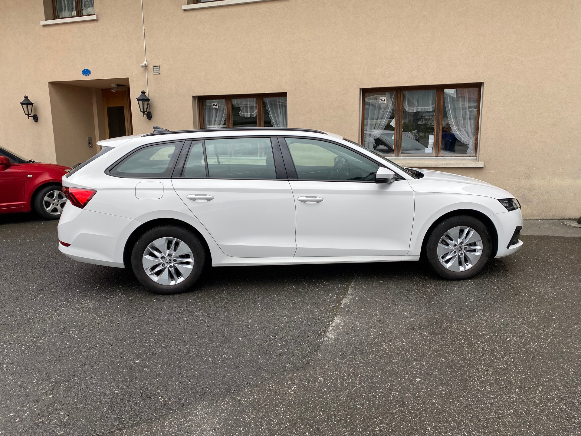 SKODA Octavia Combi 2.0 TDI DSG Ambition 4x4-image-11