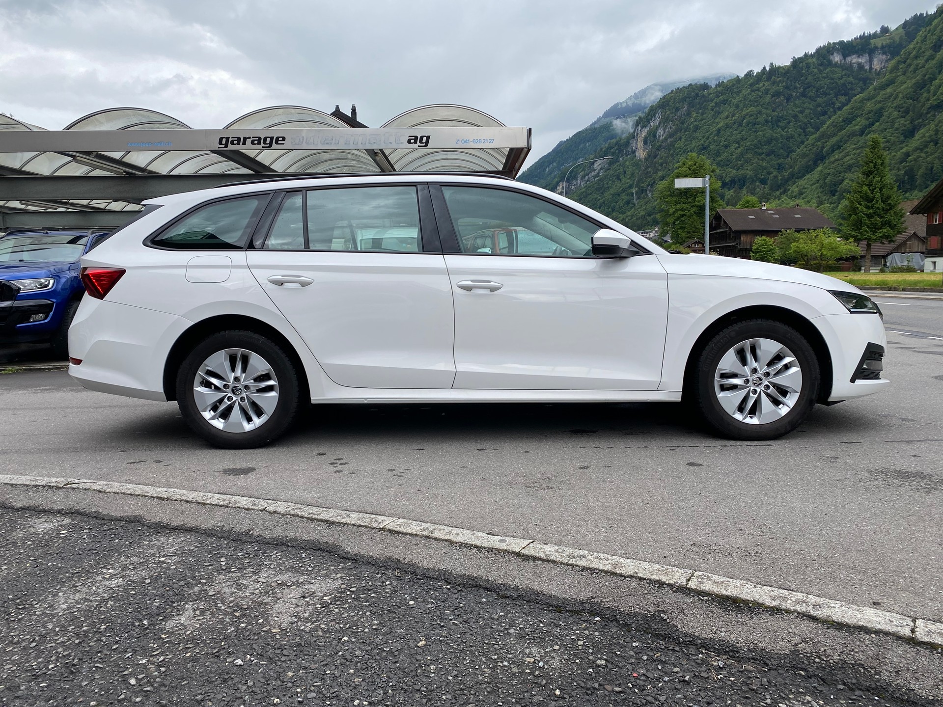 SKODA Octavia Combi 2.0 TDI DSG Ambition 4x4-image-15