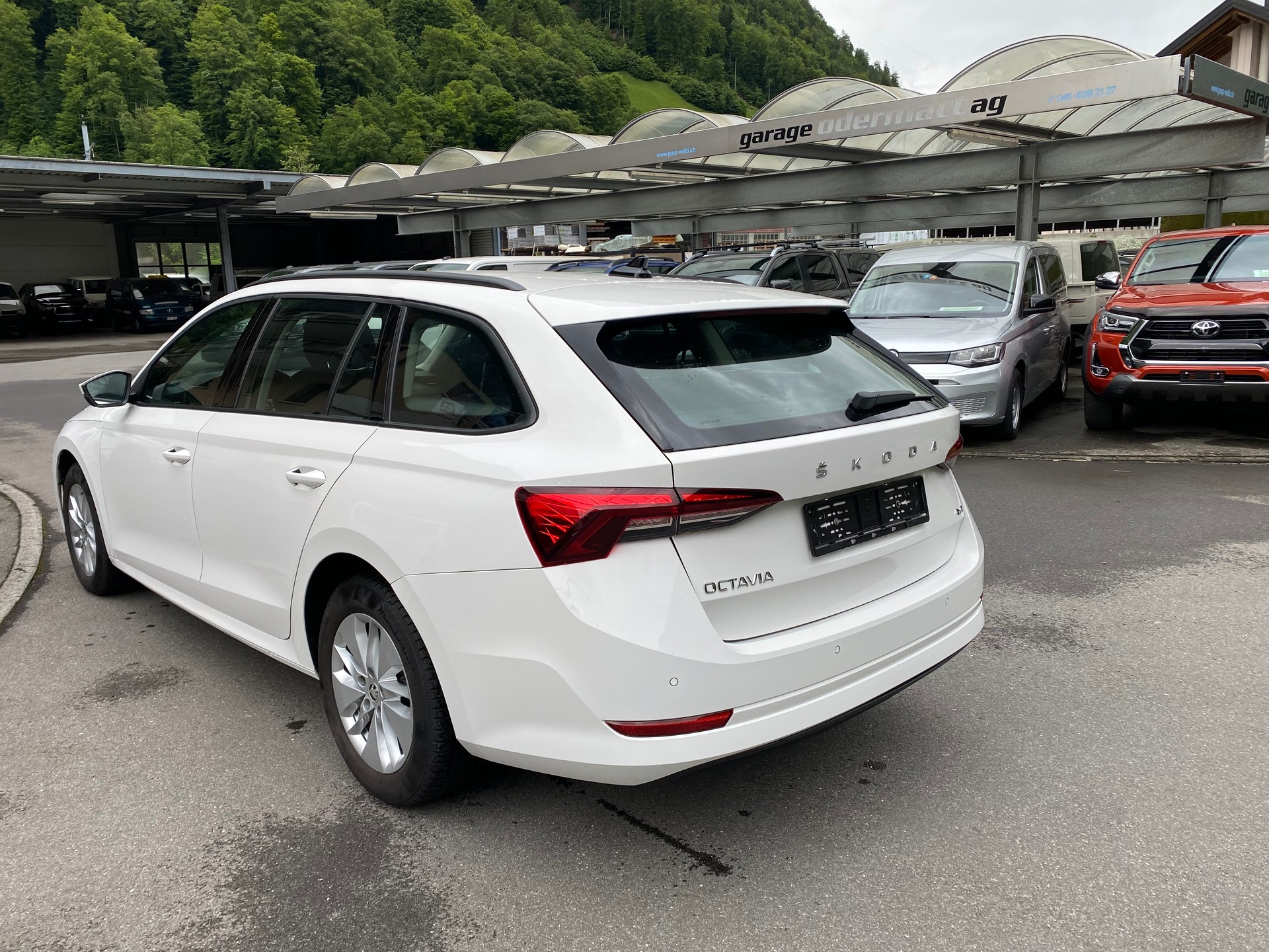 SKODA Octavia Combi 2.0 TDI DSG Ambition 4x4-image-9