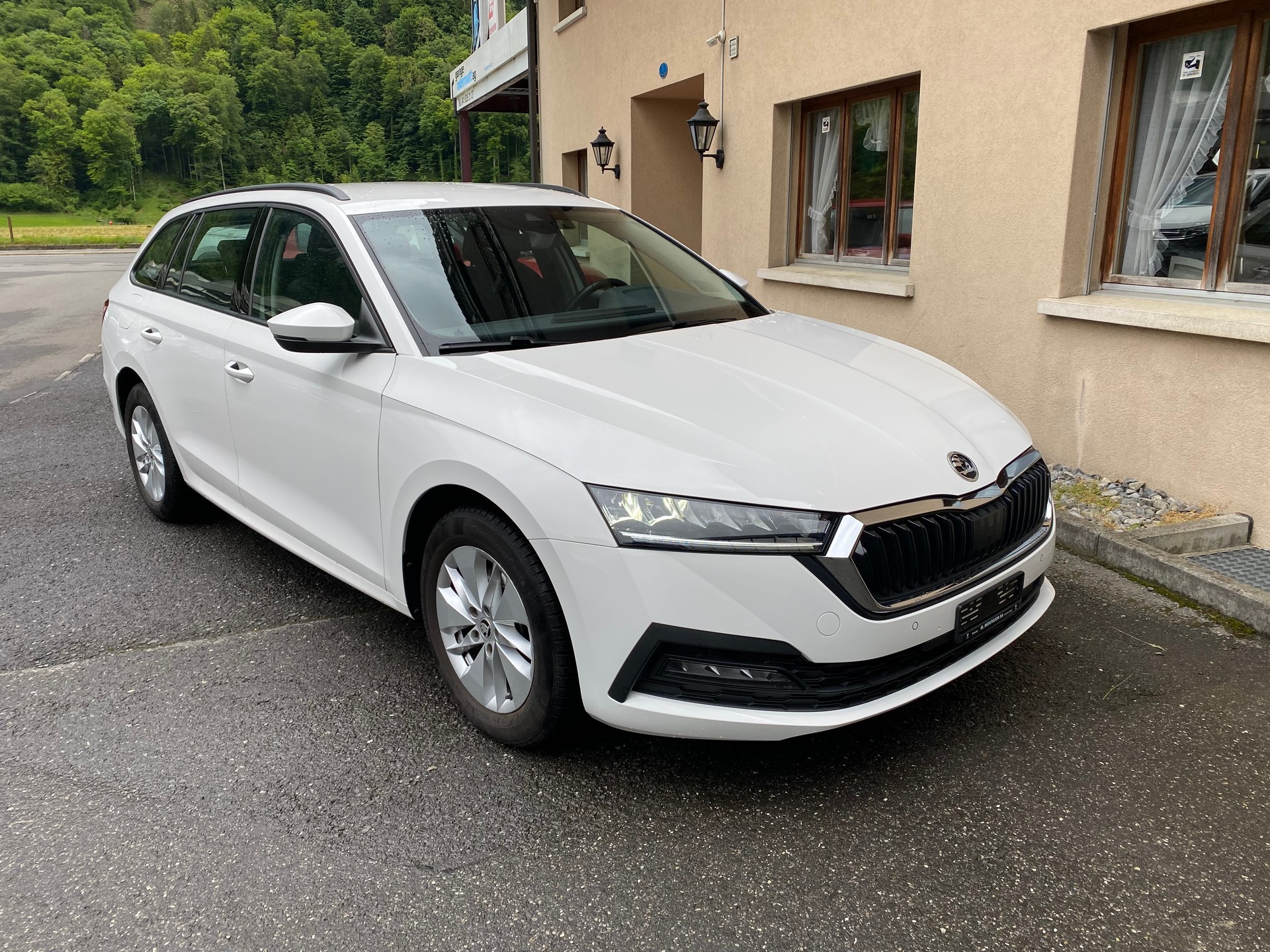 SKODA Octavia Combi 2.0 TDI DSG Ambition 4x4-image-12
