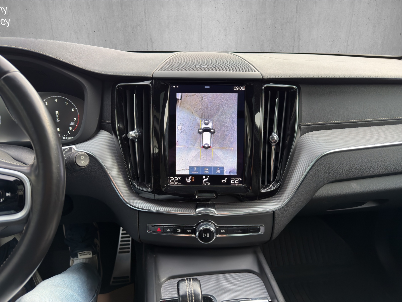 VOLVO XC60 B6 Benzin Mild Hybrid AWD R-Design Geartronic-image-10