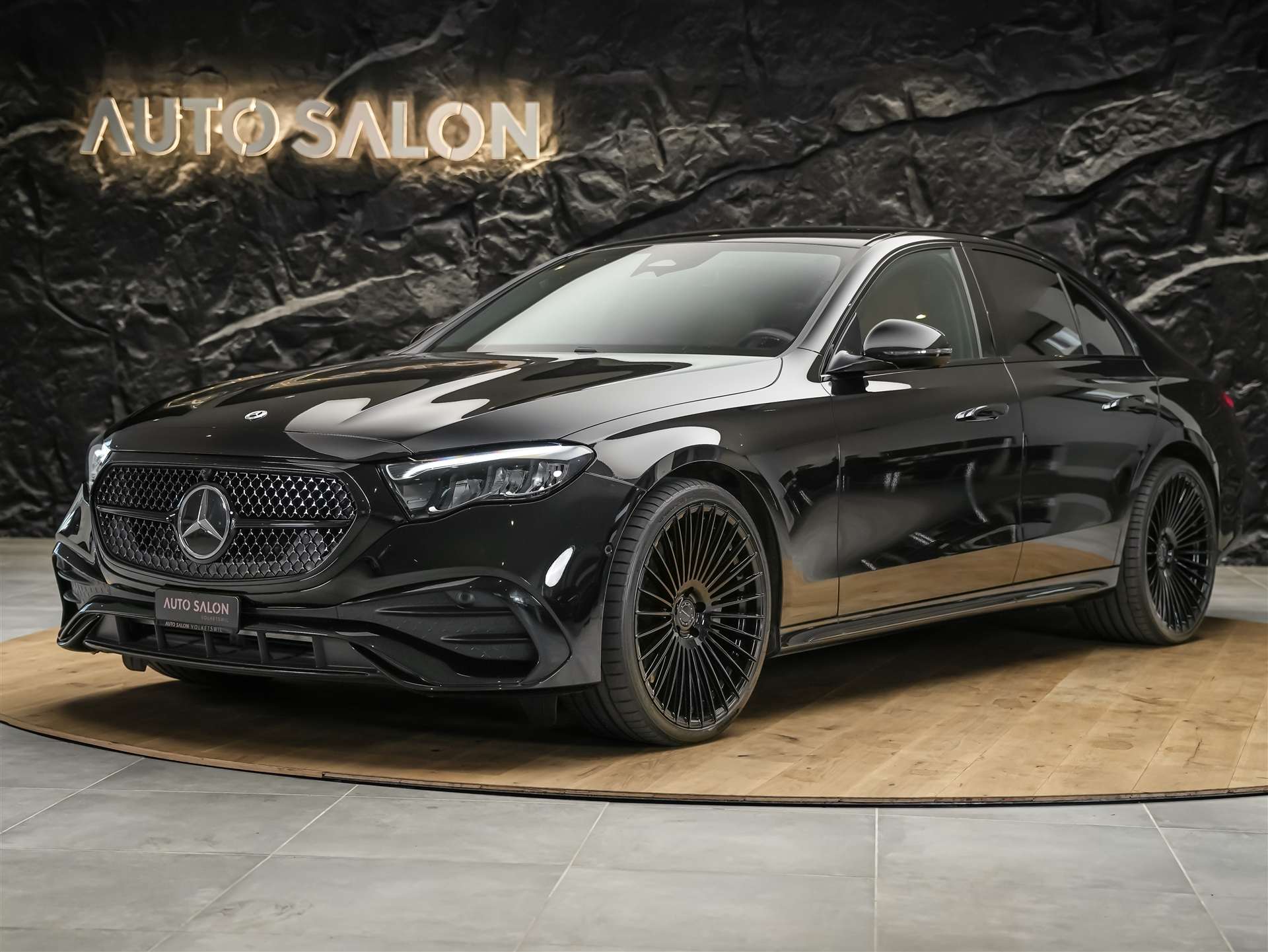 MERCEDES-BENZ E 220 d AMG Line *Supercreen*21" Felgen*Volleder*-image-0