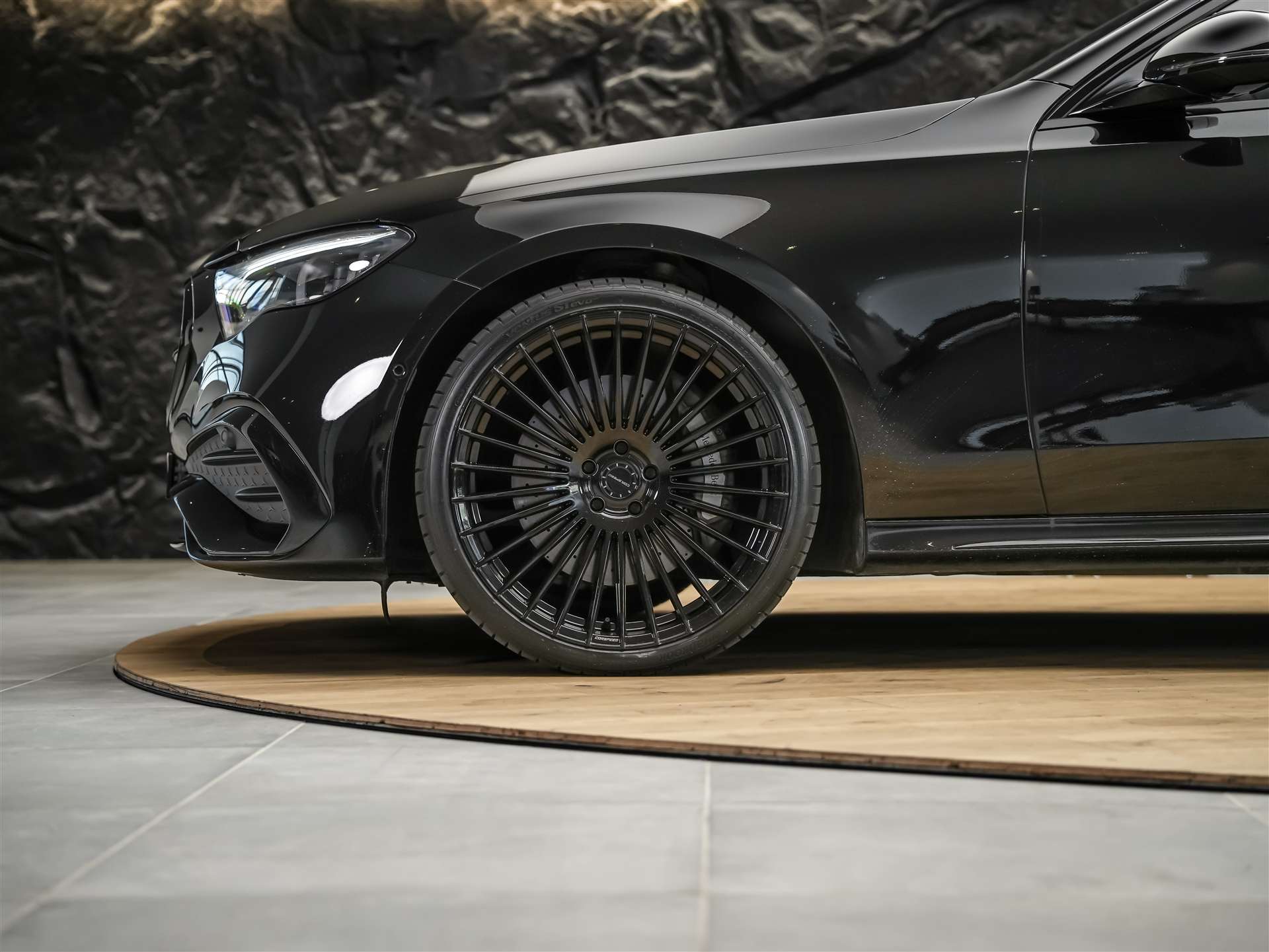 MERCEDES-BENZ E 220 d AMG Line *Supercreen*21" Felgen*Volleder*-image-14