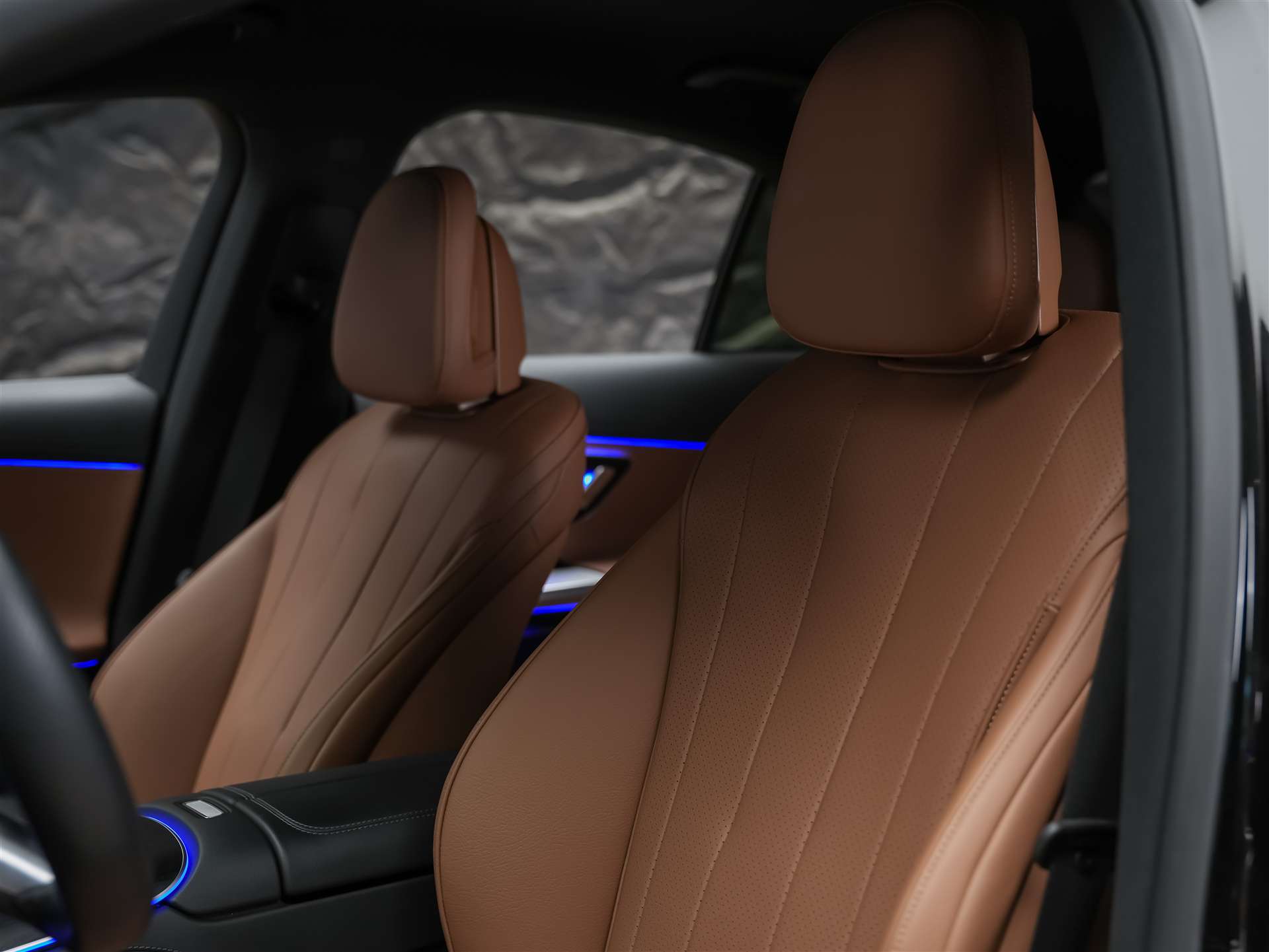MERCEDES-BENZ E 220 d AMG Line *Supercreen*21" Felgen*Volleder*-image-9