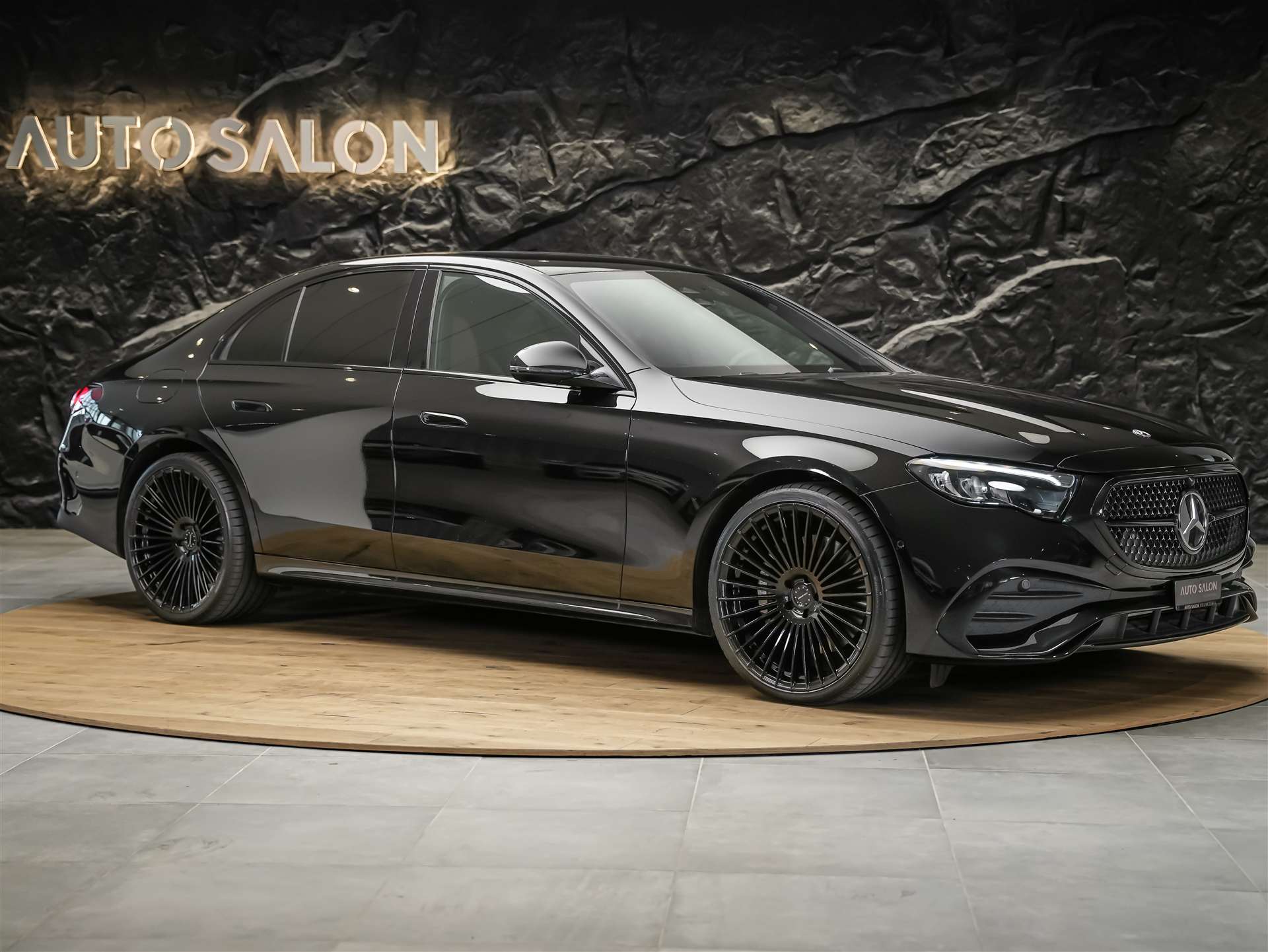 MERCEDES-BENZ E 220 d AMG Line *Supercreen*21" Felgen*Volleder*-image-5