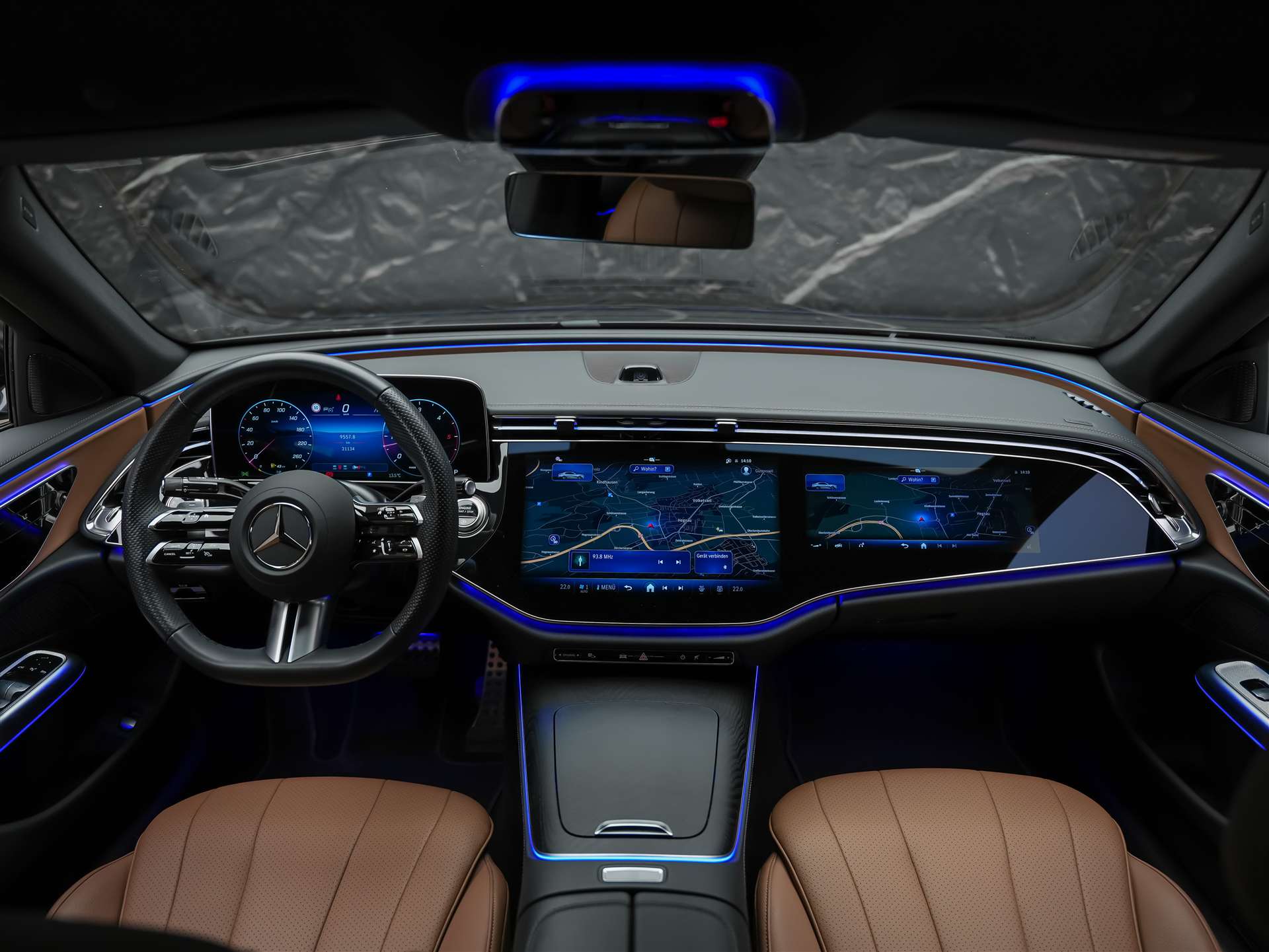 MERCEDES-BENZ E 220 d AMG Line *Supercreen*21" Felgen*Volleder*-image-16
