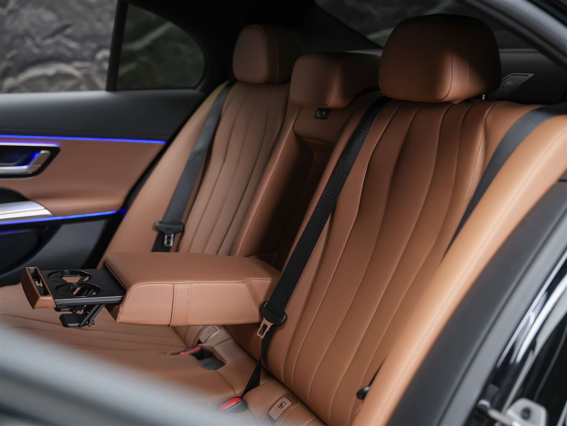 MERCEDES-BENZ E 220 d AMG Line *Supercreen*21" Felgen*Volleder*-image-11