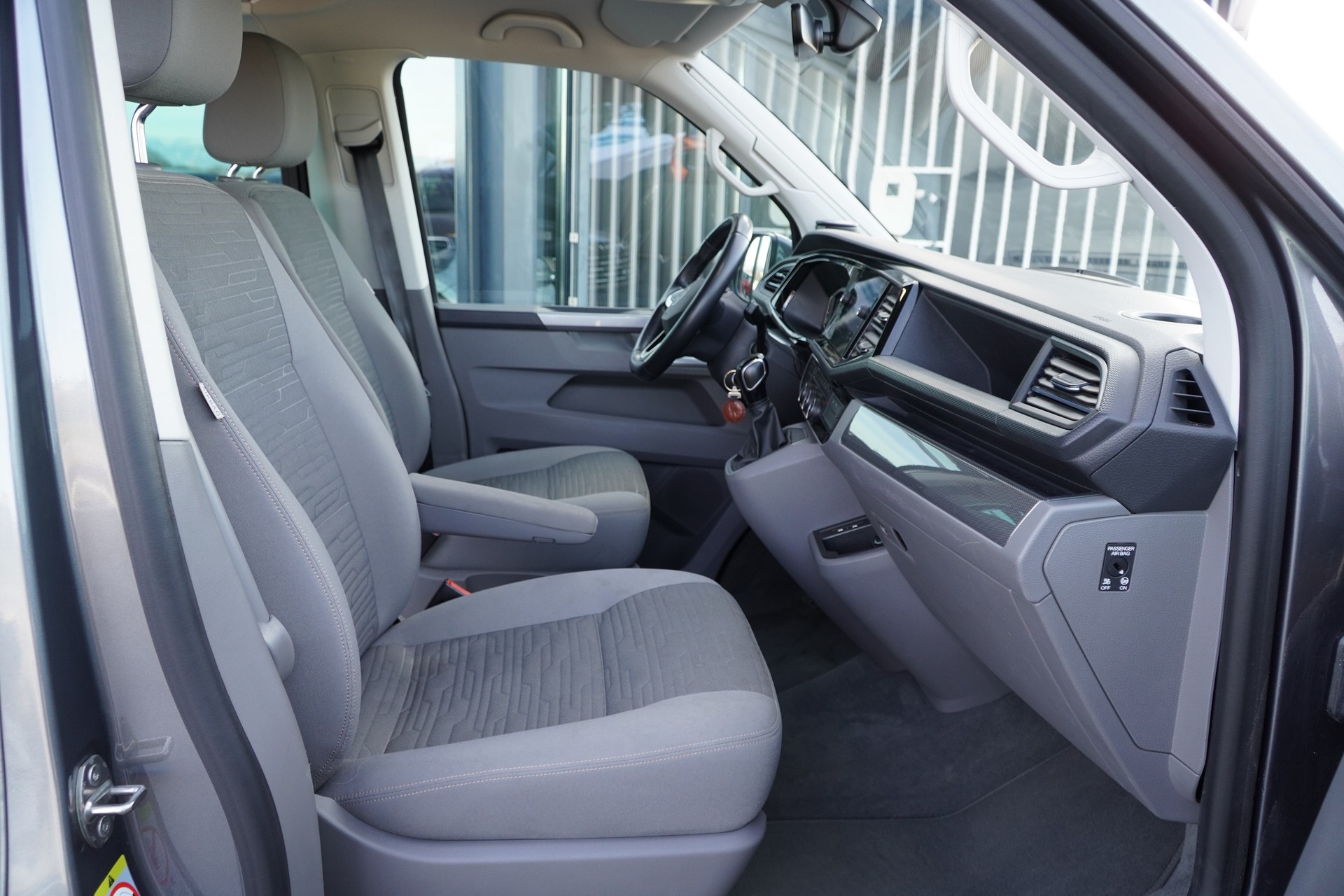VW T6.1 California 2.0 TDI Ocean Liberty DSG-image-11