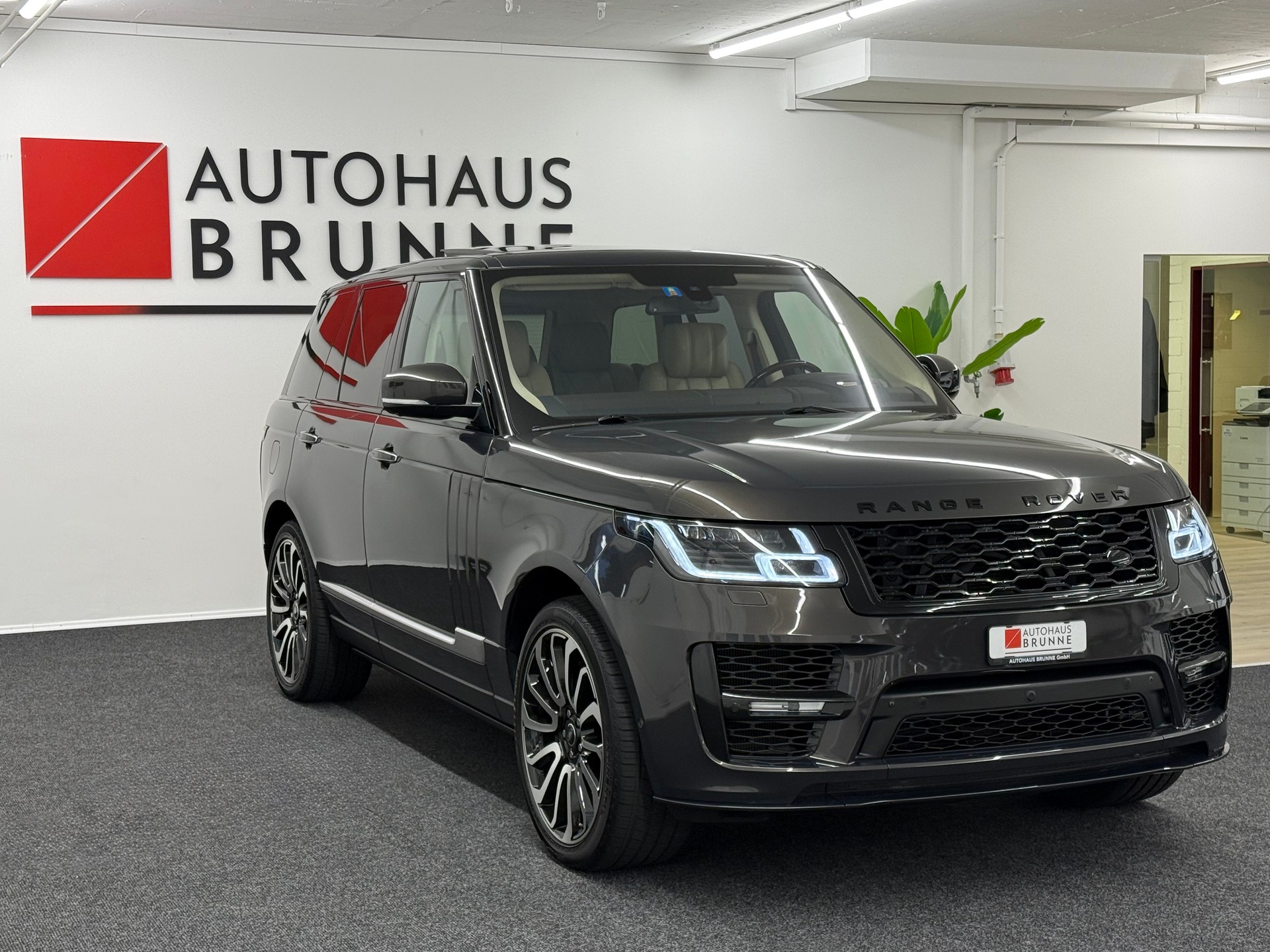 LAND ROVER Range Rover 5.0 V8 SVO Optik Autobiography-image-2