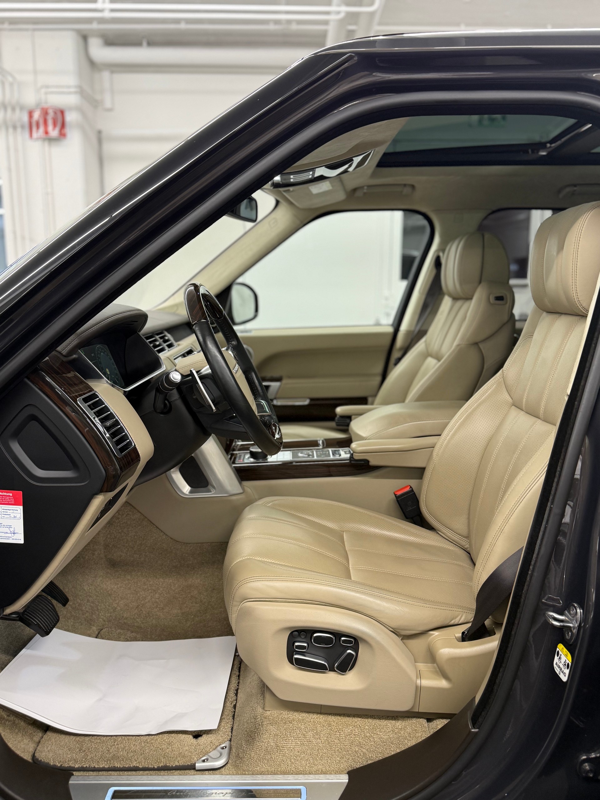 LAND ROVER Range Rover 5.0 V8 SVO Optik Autobiography-image-24