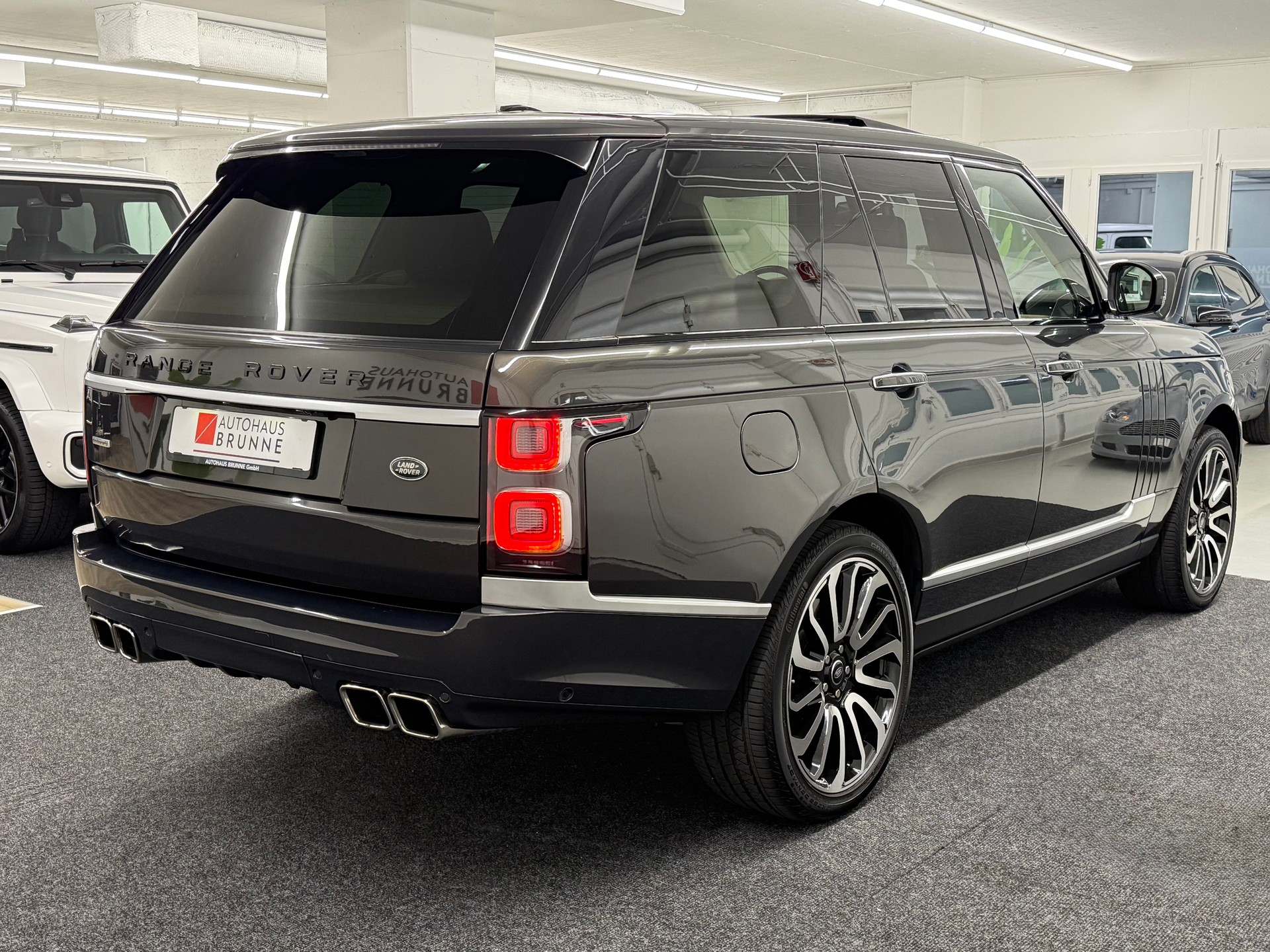 LAND ROVER Range Rover 5.0 V8 SVO Optik Autobiography-image-3