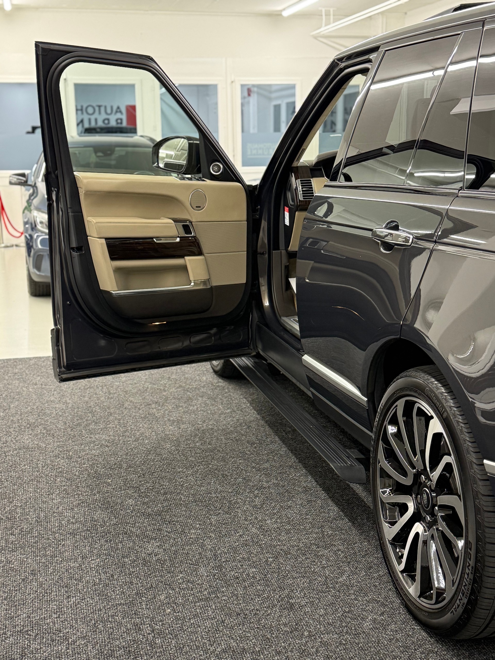LAND ROVER Range Rover 5.0 V8 SVO Optik Autobiography-image-13