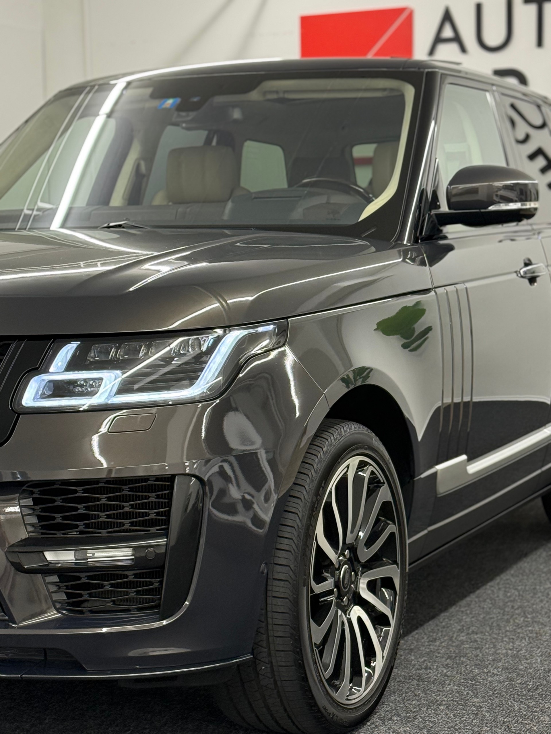 LAND ROVER Range Rover 5.0 V8 SVO Optik Autobiography-image-10