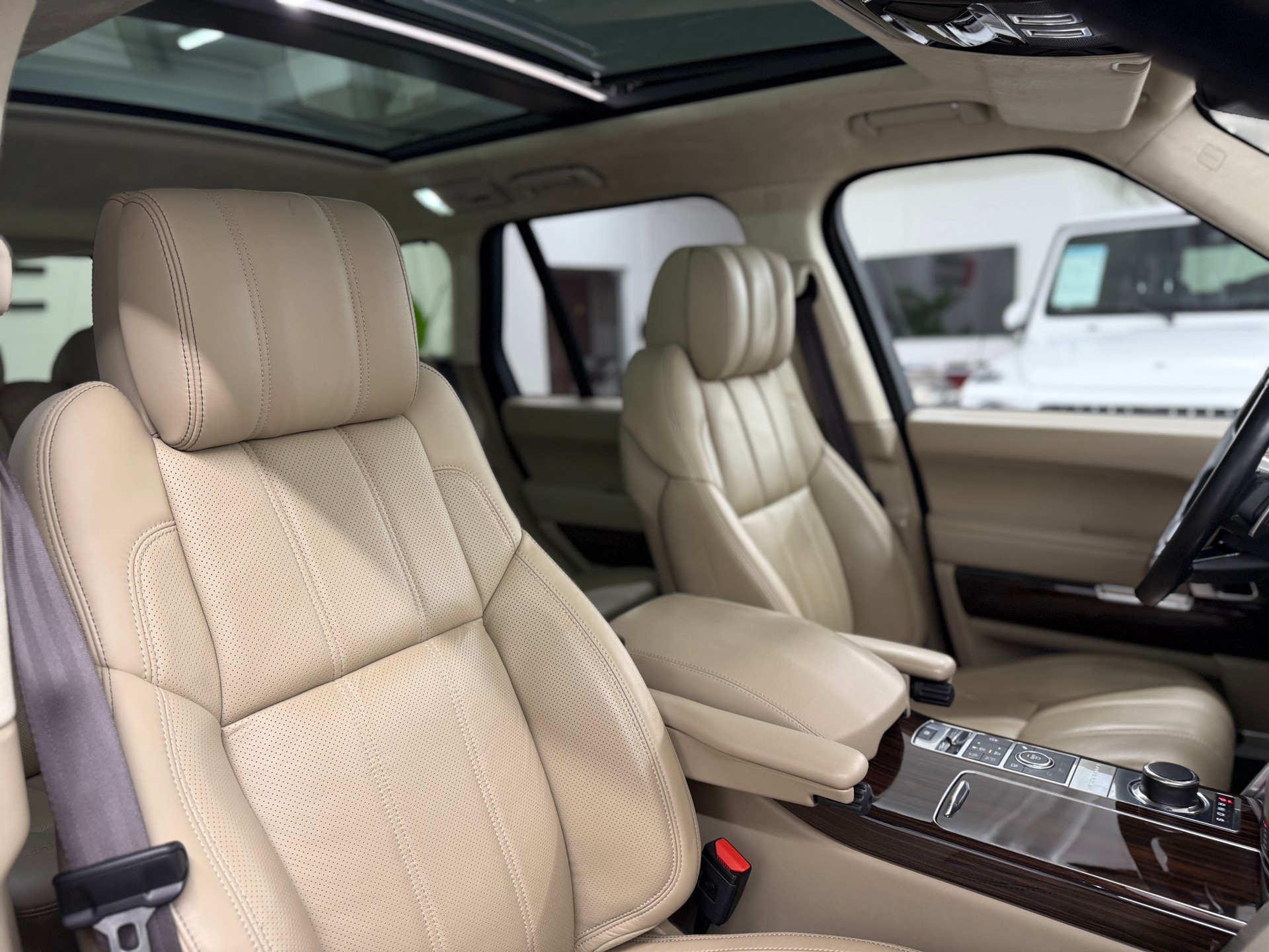LAND ROVER Range Rover 5.0 V8 SVO Optik Autobiography-image-26