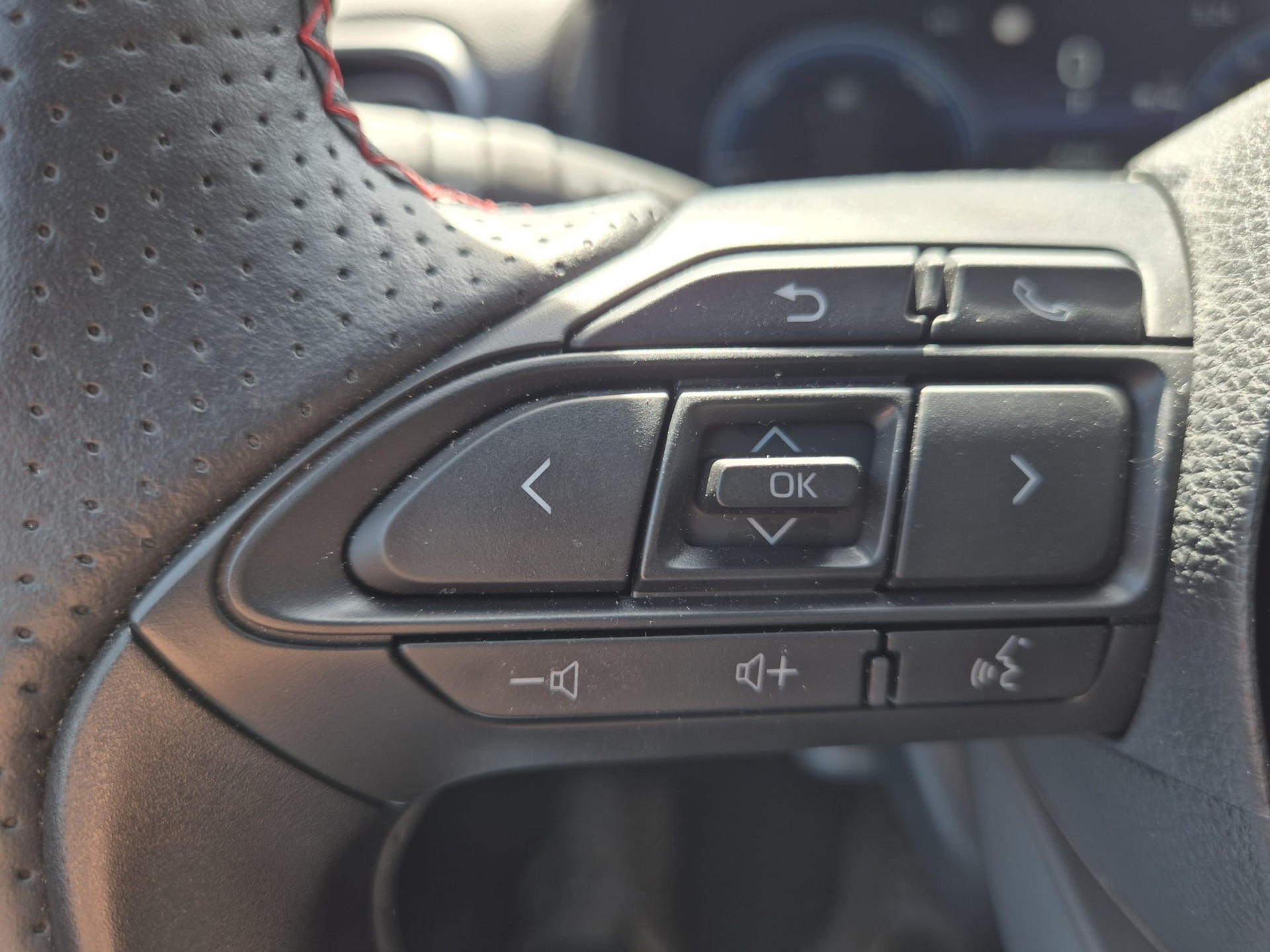 TOYOTA Yaris 1.5 GR Sport e-CVT-image-5