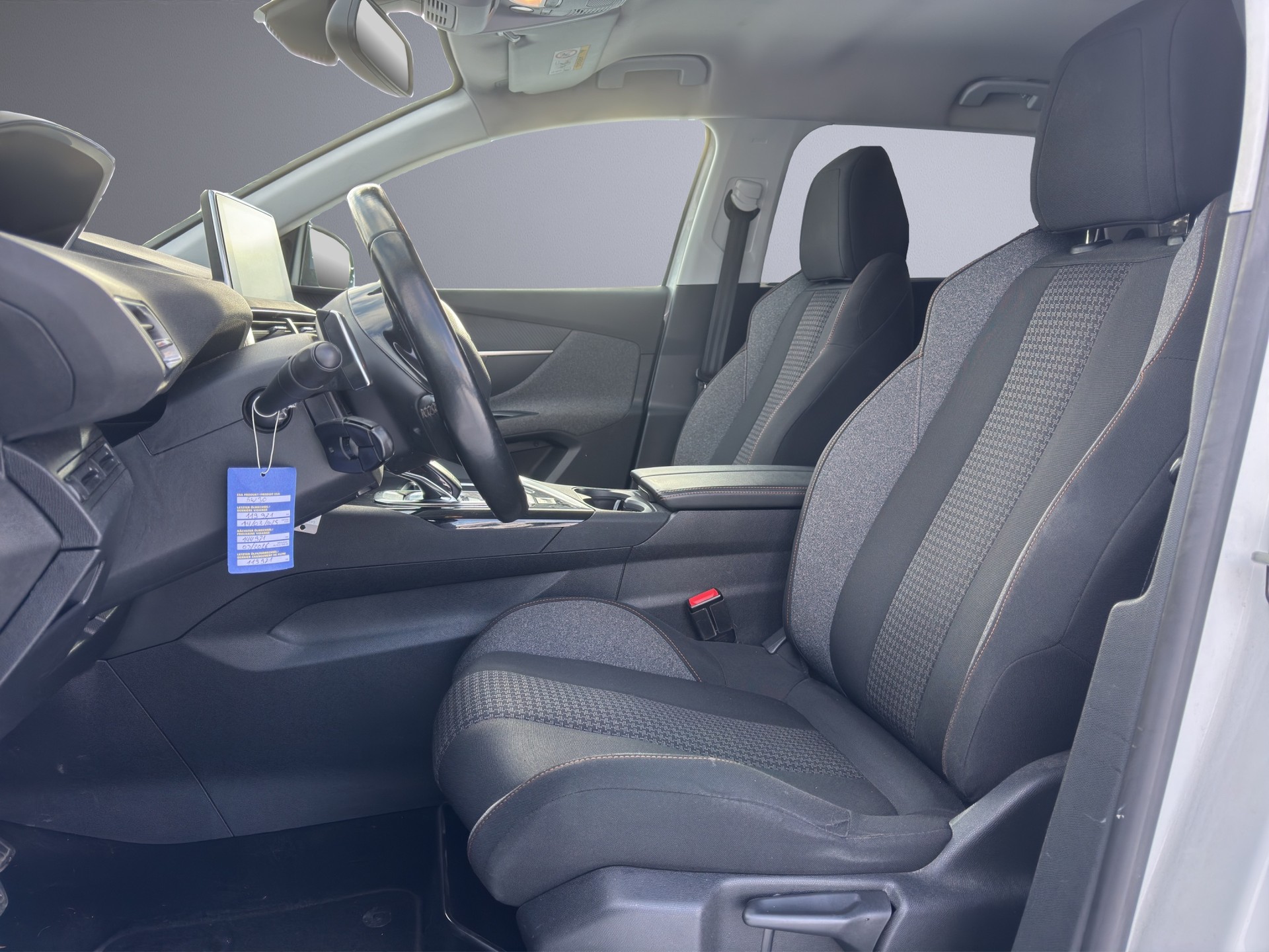 PEUGEOT 5008 1.2 Pure Tech Allure EAT8-image-8