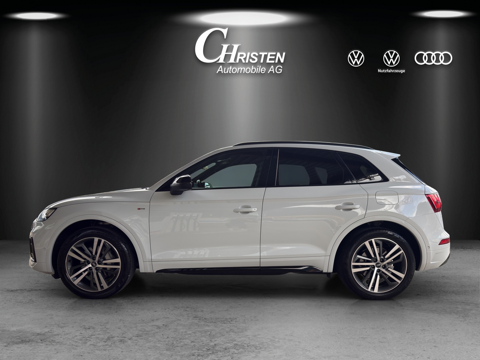 AUDI Q5 50 TFSI e PHEV Black Edition quattro S-tronic-showroom-element-1