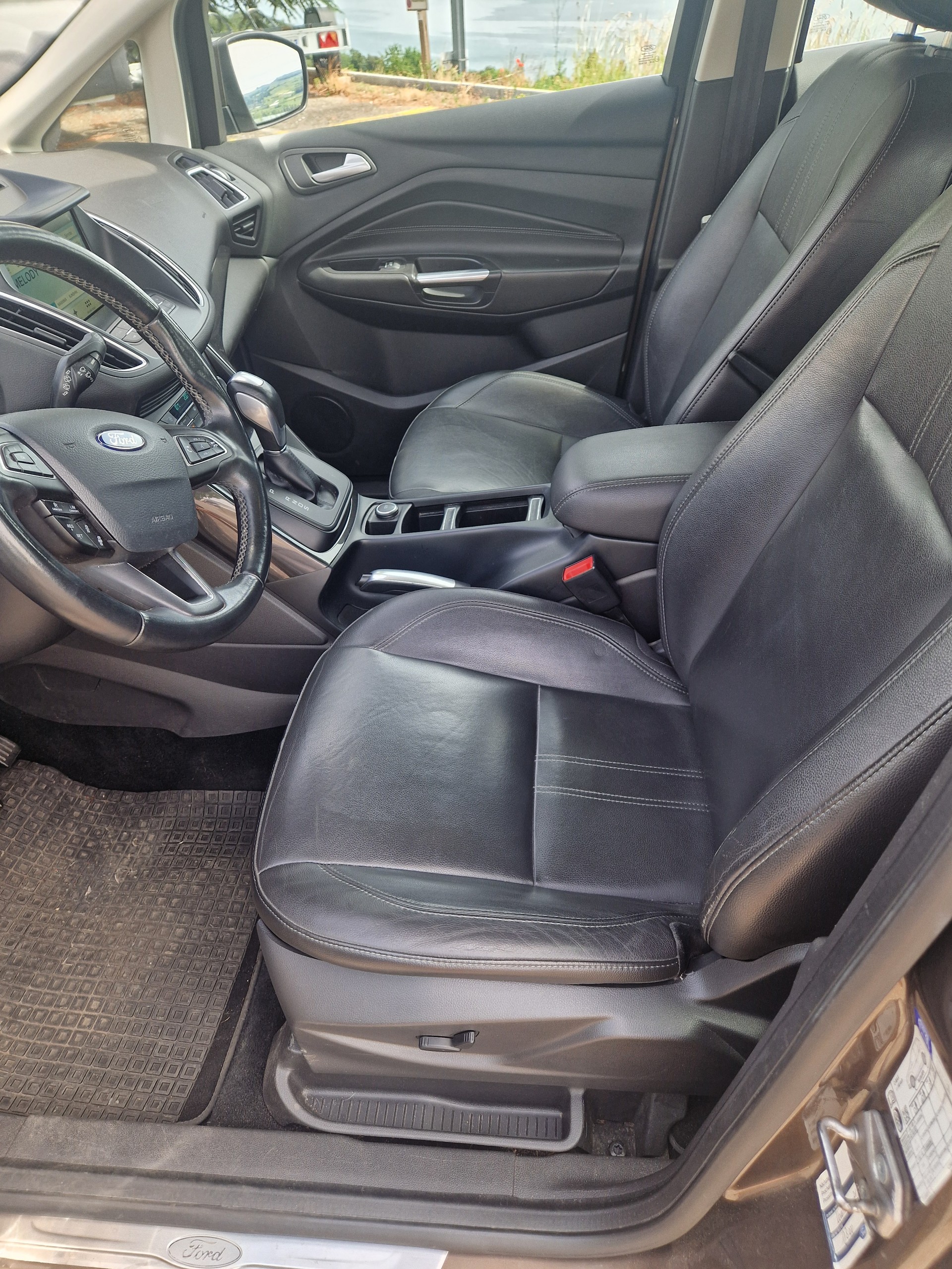 FORD C-Max 2.0 TDCi Trend PowerShift-image-10