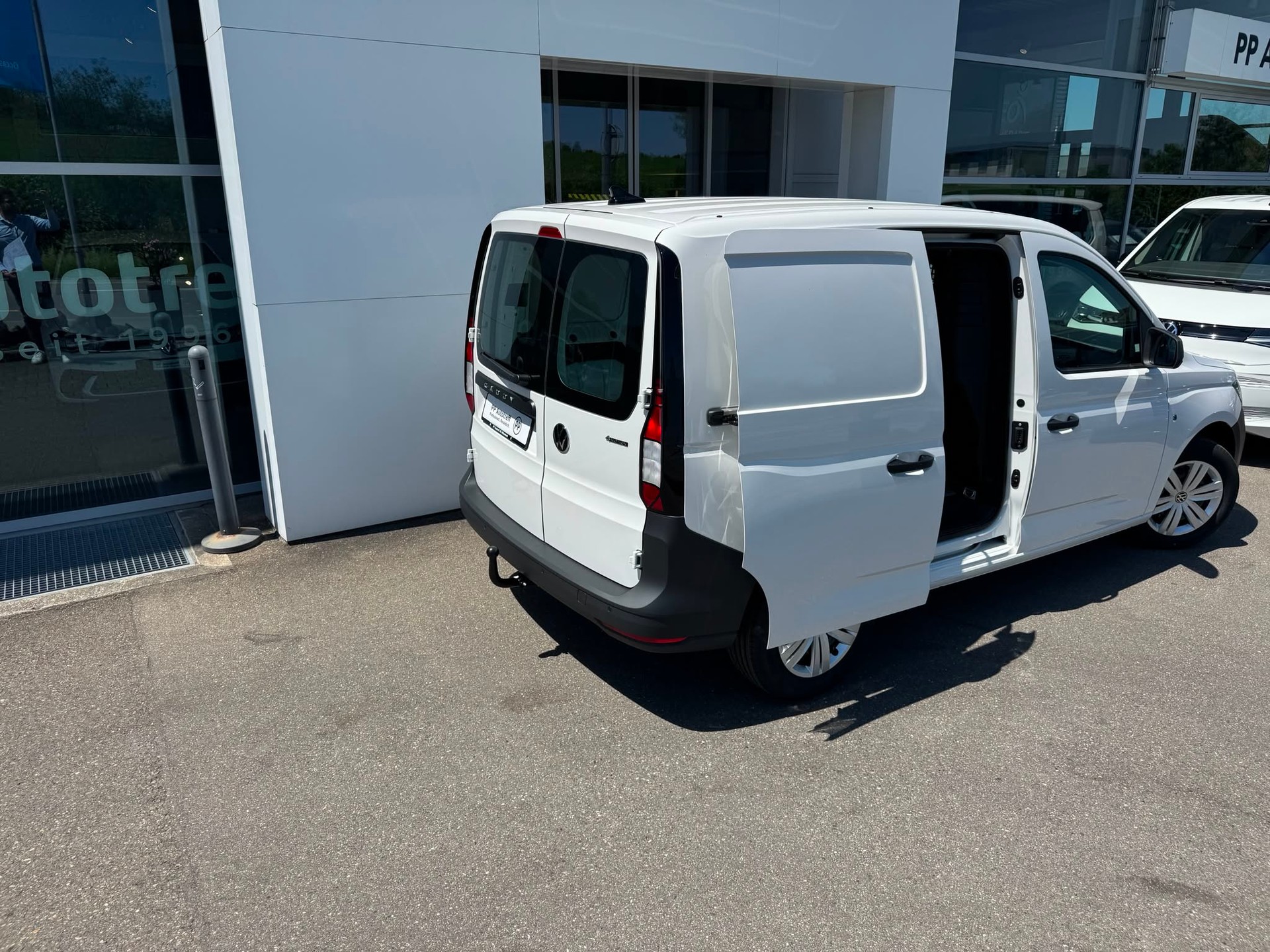 VW Caddy Cargo 2.0TDI Entry-image-3