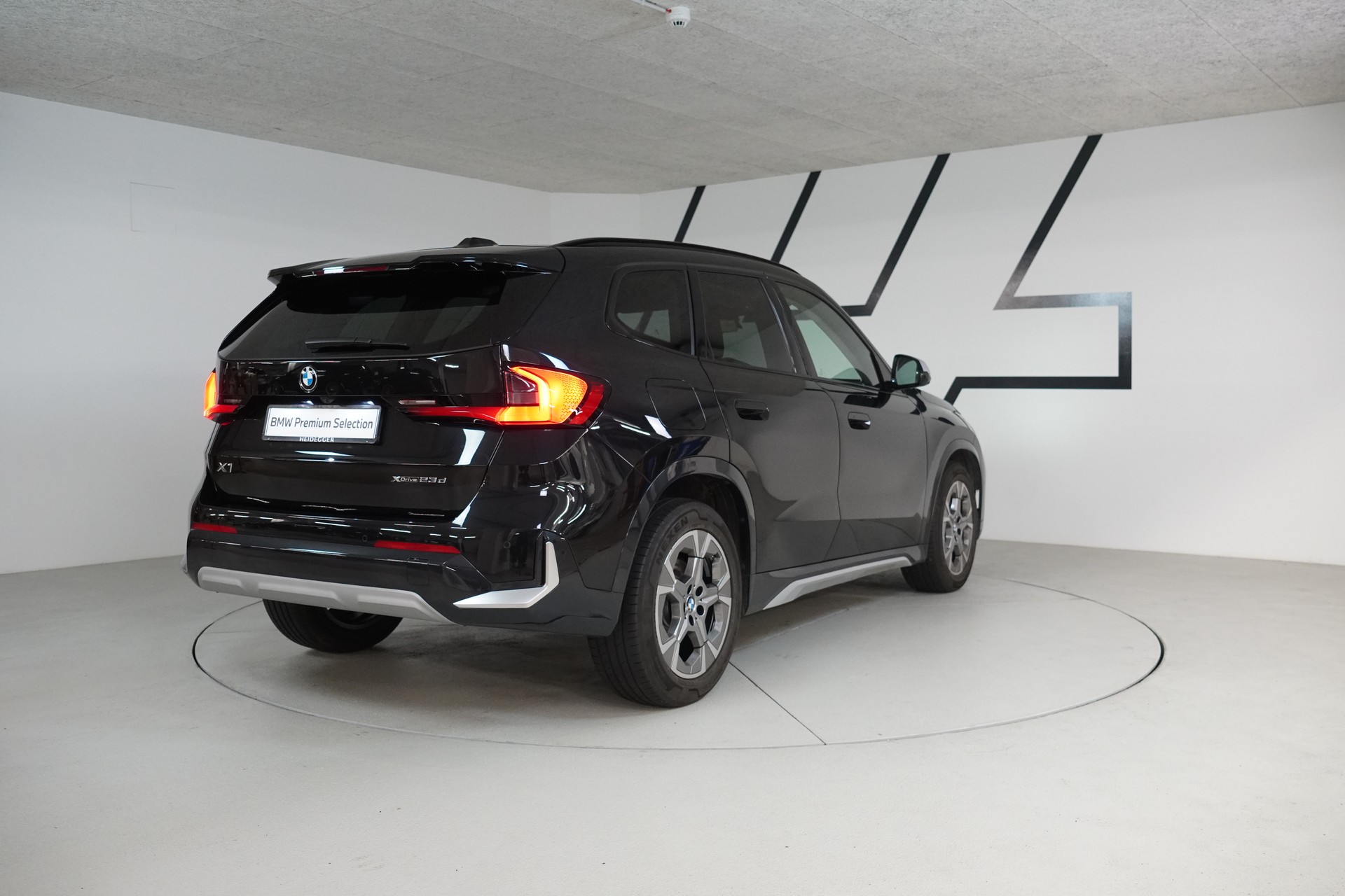 BMW X1 xDrive 23d 48V xLine-image-6