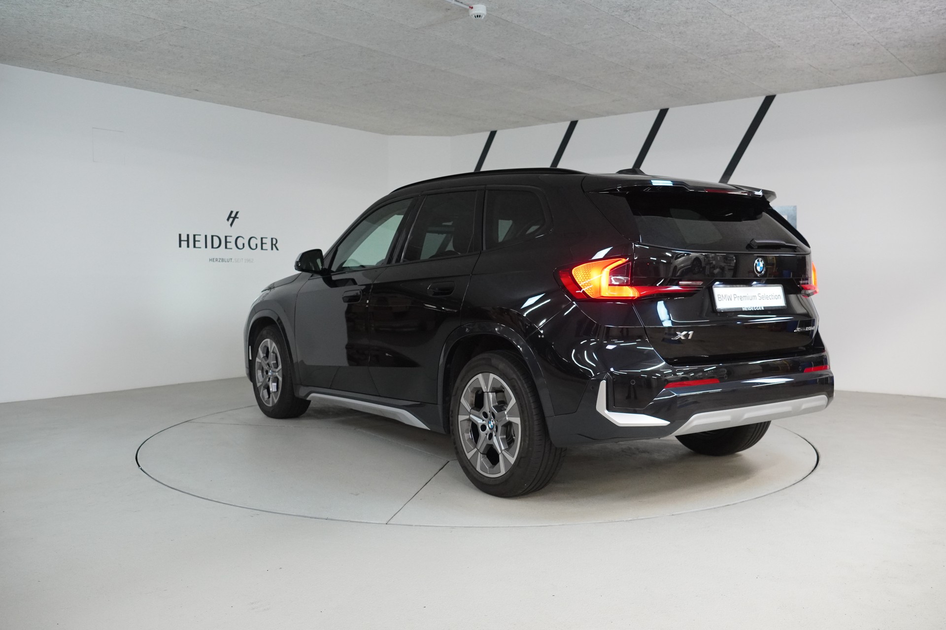 BMW X1 xDrive 23d 48V xLine-image-4