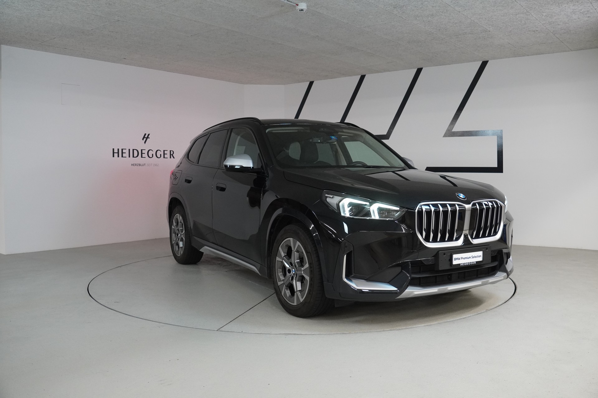 BMW X1 xDrive 23d 48V xLine-image-2