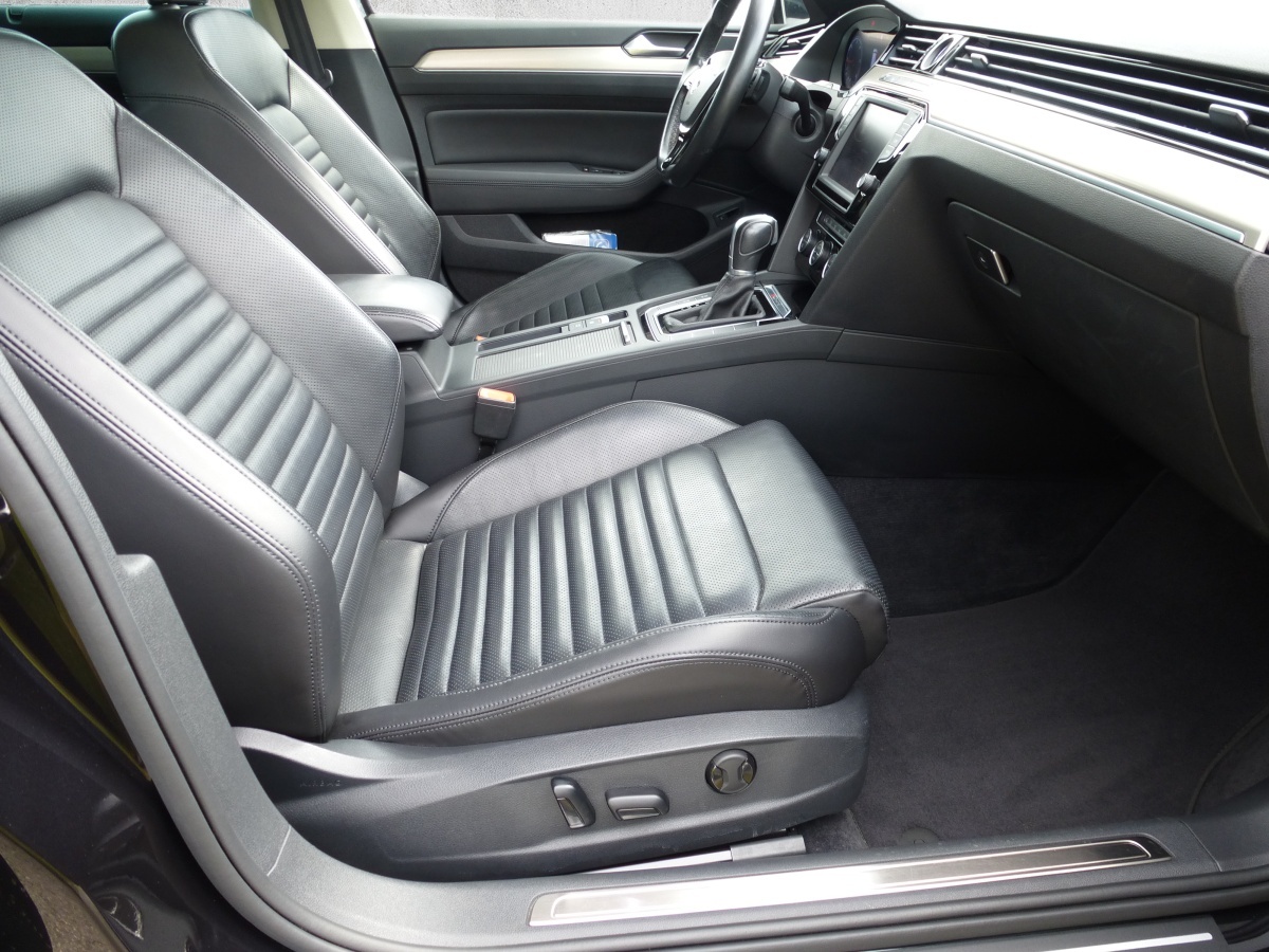 VW Passat Variant 2.0 TDI BMT High. DSG 4Motion-image-11