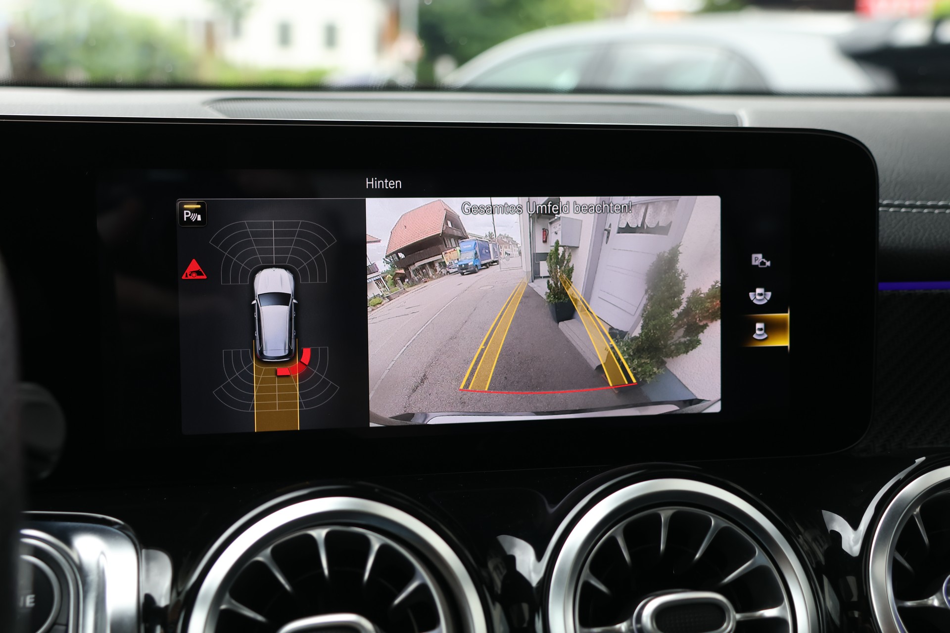 MERCEDES-BENZ GLB 35 AMG 4 MATIC 8G-Tronic (CH) 7 Plätzer-image-23