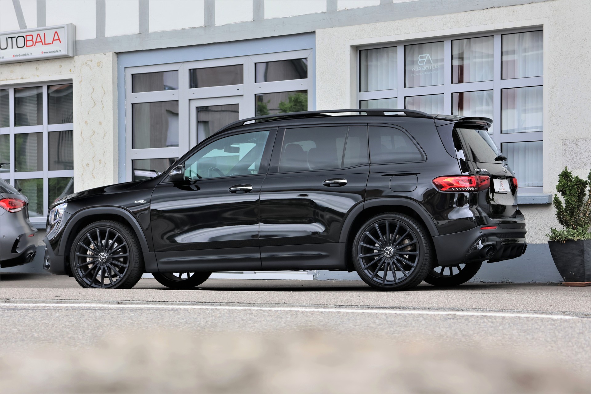 MERCEDES-BENZ GLB 35 AMG 4 MATIC 8G-Tronic (CH) 7 Plätzer-showroom-element-3