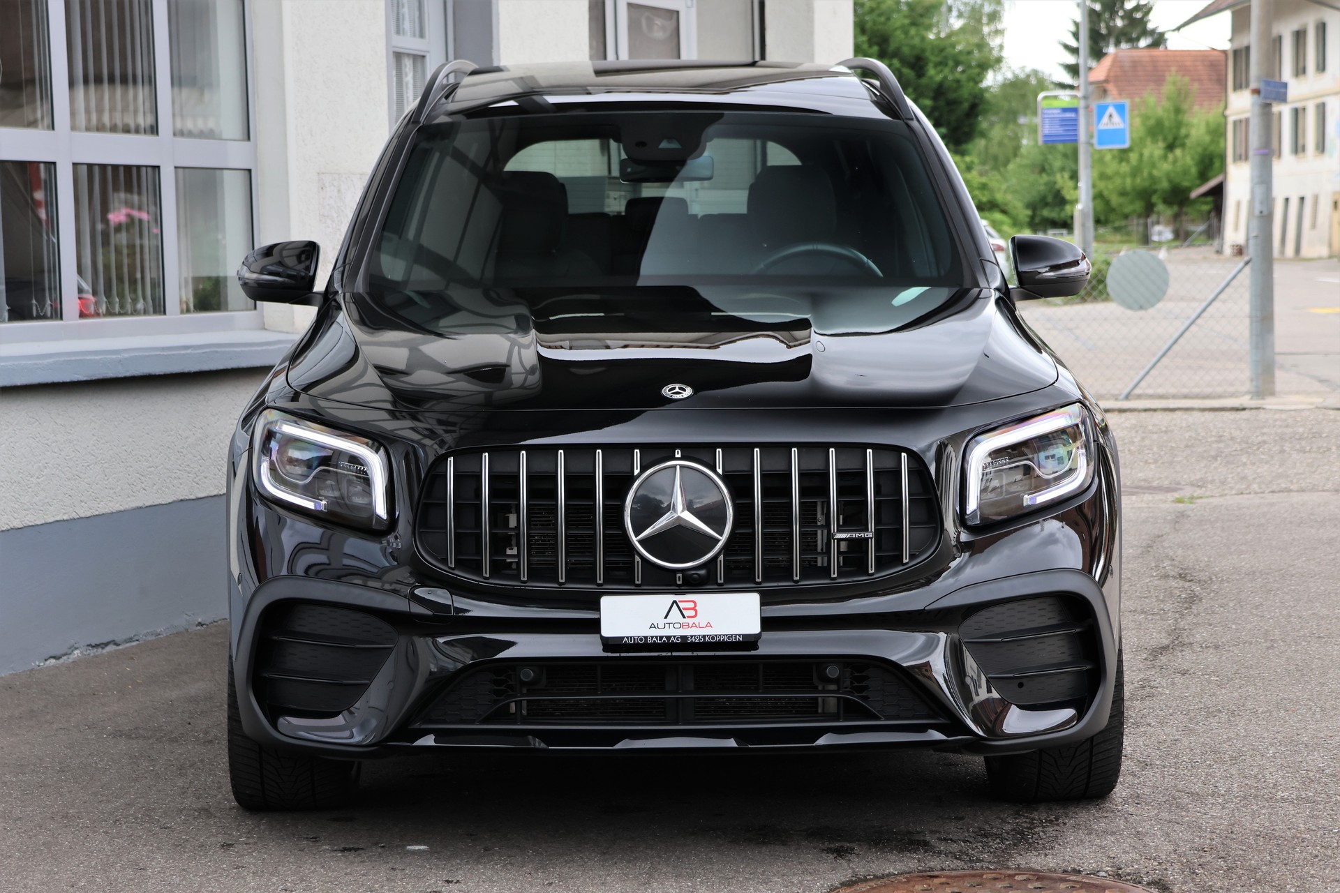 MERCEDES-BENZ GLB 35 AMG 4 MATIC 8G-Tronic (CH) 7 Plätzer-showroom-element-1