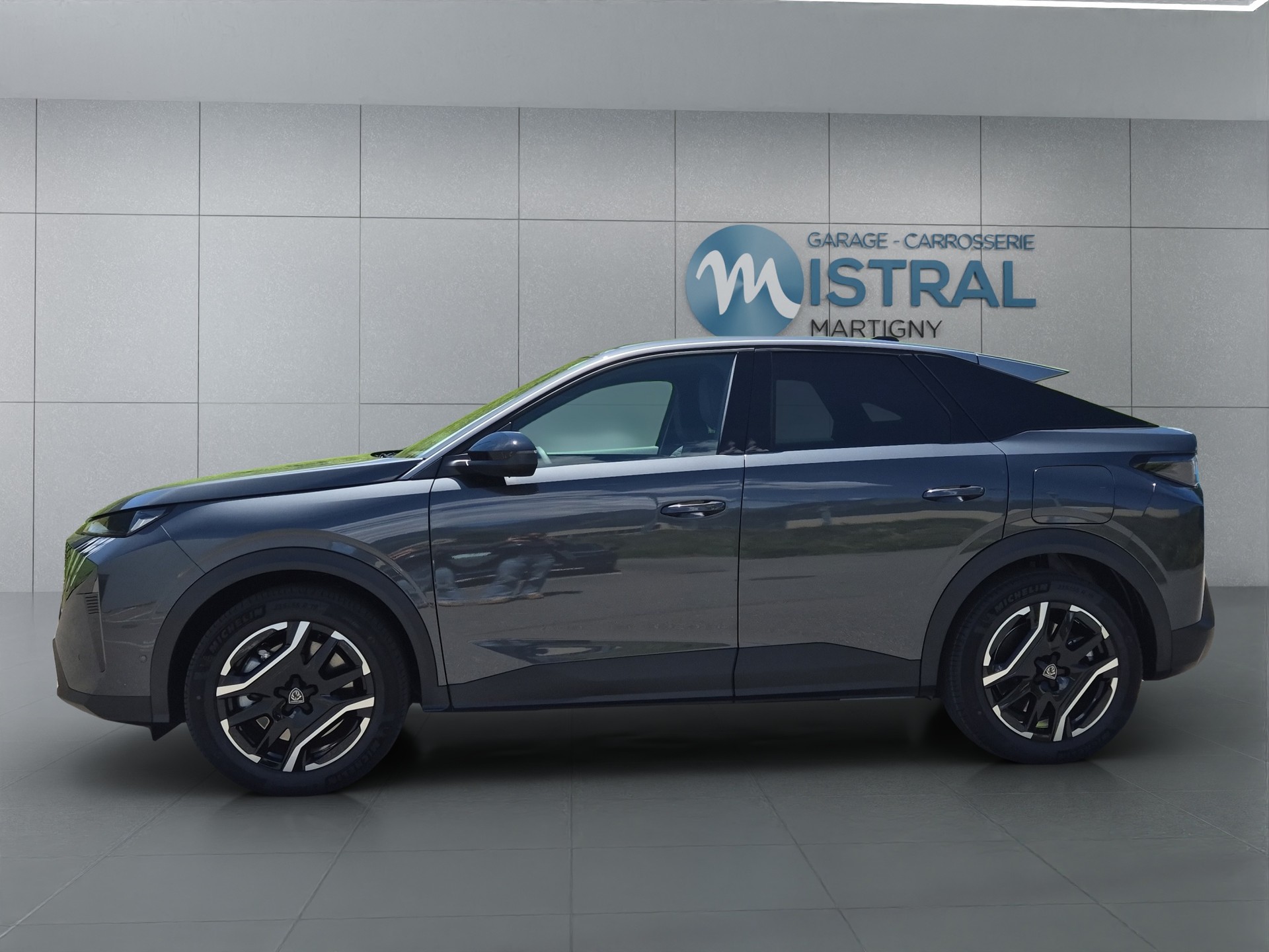 PEUGEOT 3008 e-Allure Premium AWD-image-2
