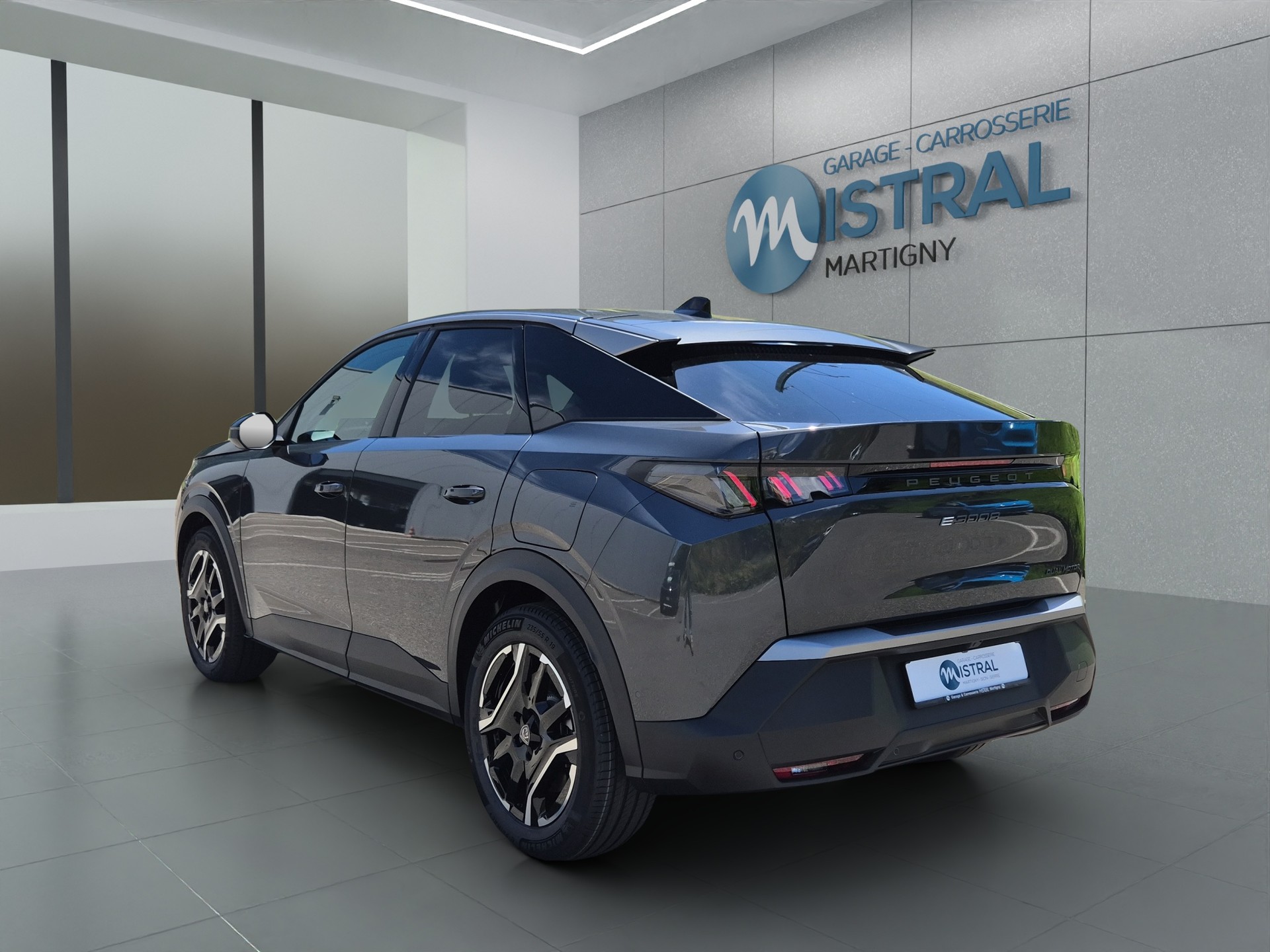 PEUGEOT 3008 e-Allure Premium AWD-image-3