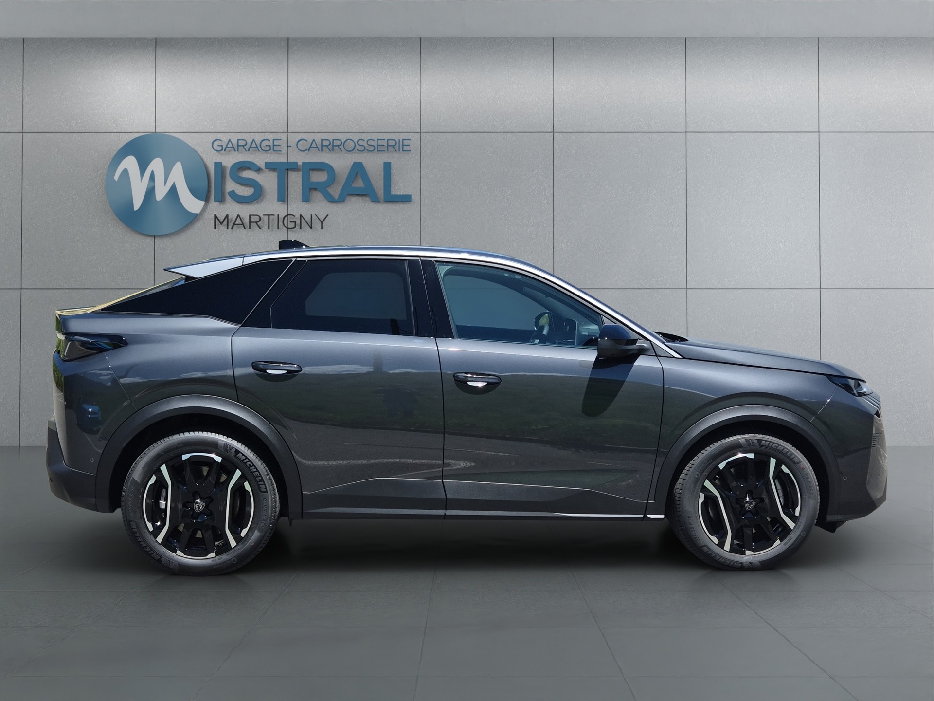 PEUGEOT 3008 e-Allure Premium AWD-image-6