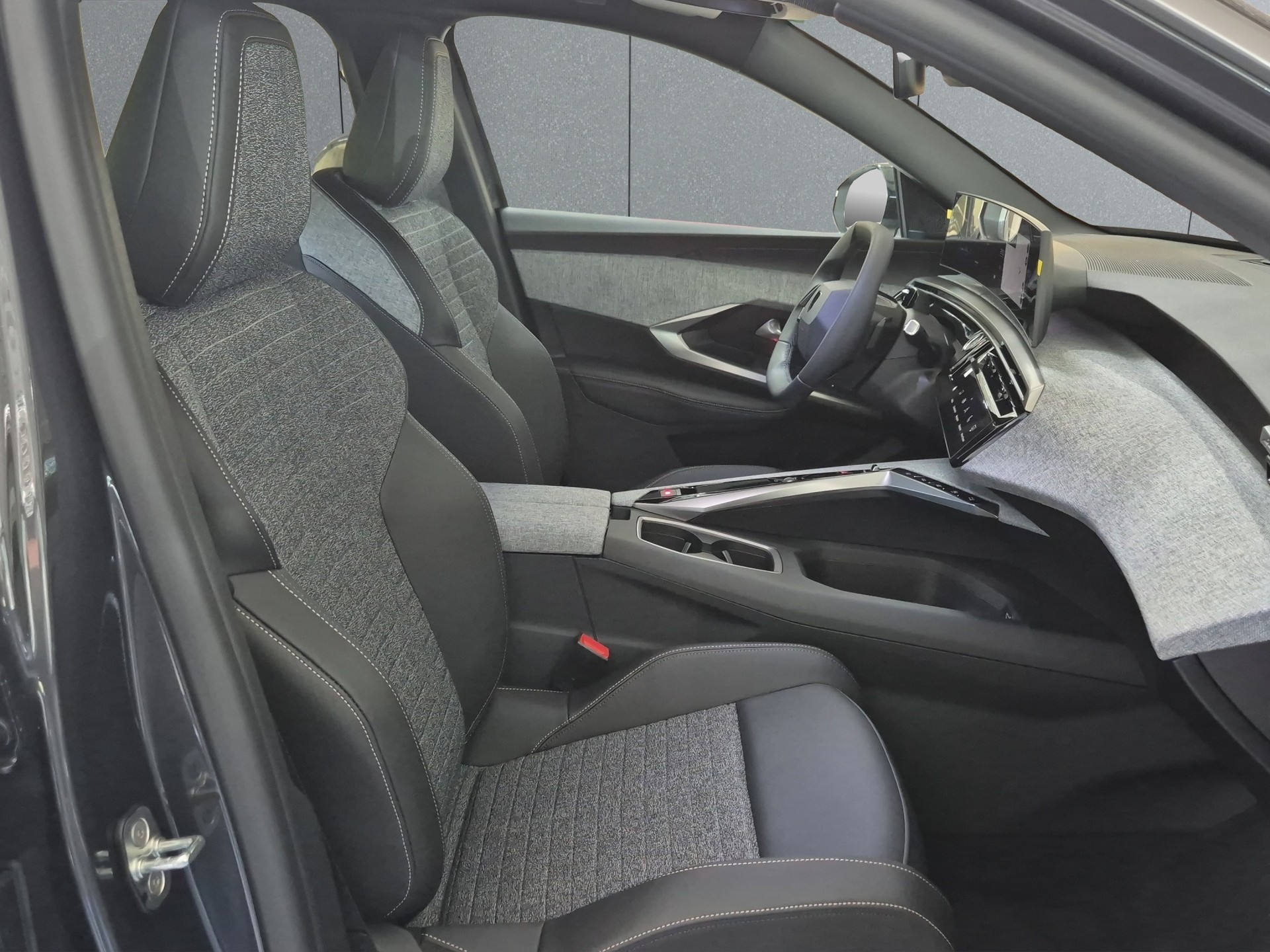 PEUGEOT 3008 e-Allure Premium AWD-image-15