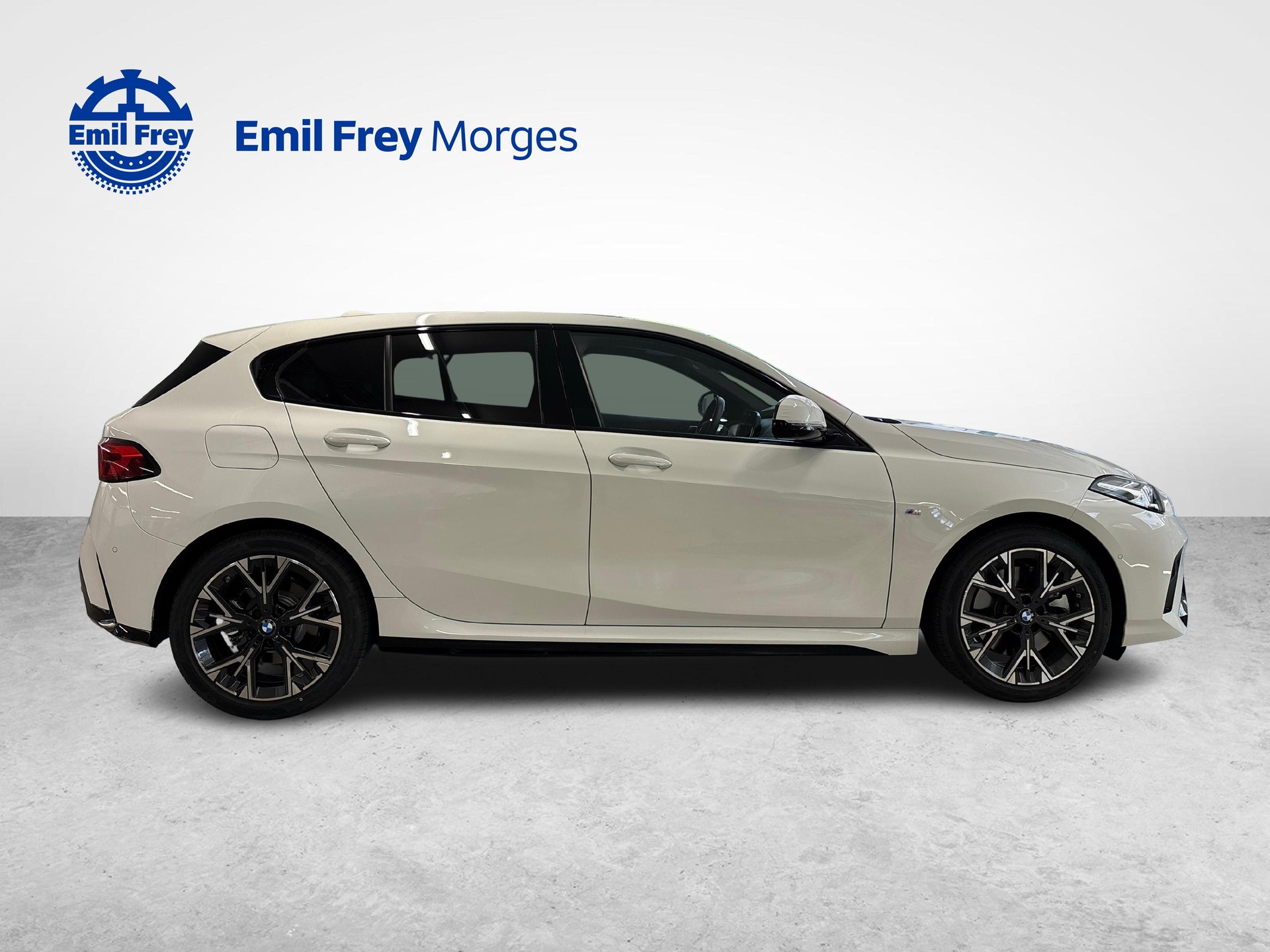 BMW 123 xDrive 48V M-Sport-showroom-element-1
