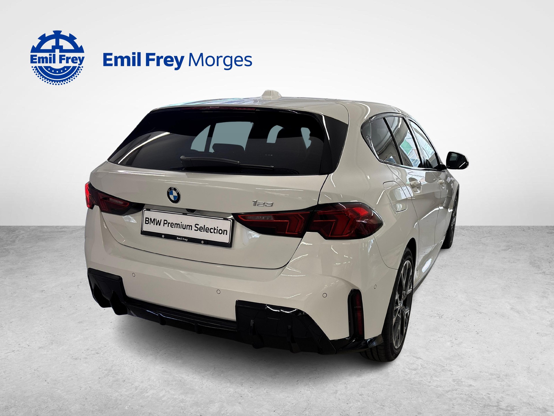 BMW 123 xDrive 48V M-Sport-showroom-element-2