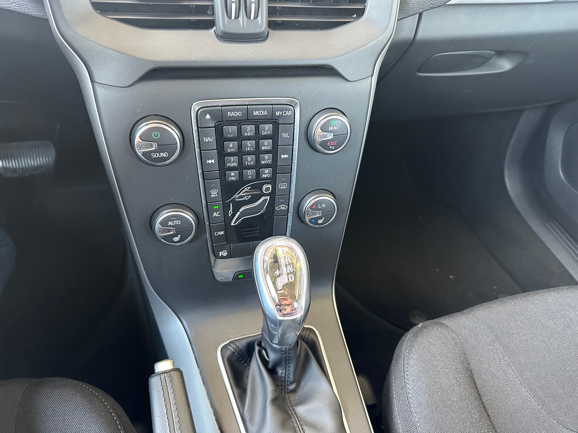 VOLVO V40 Cross Country T4 1.6 Summum Powershift-image-6