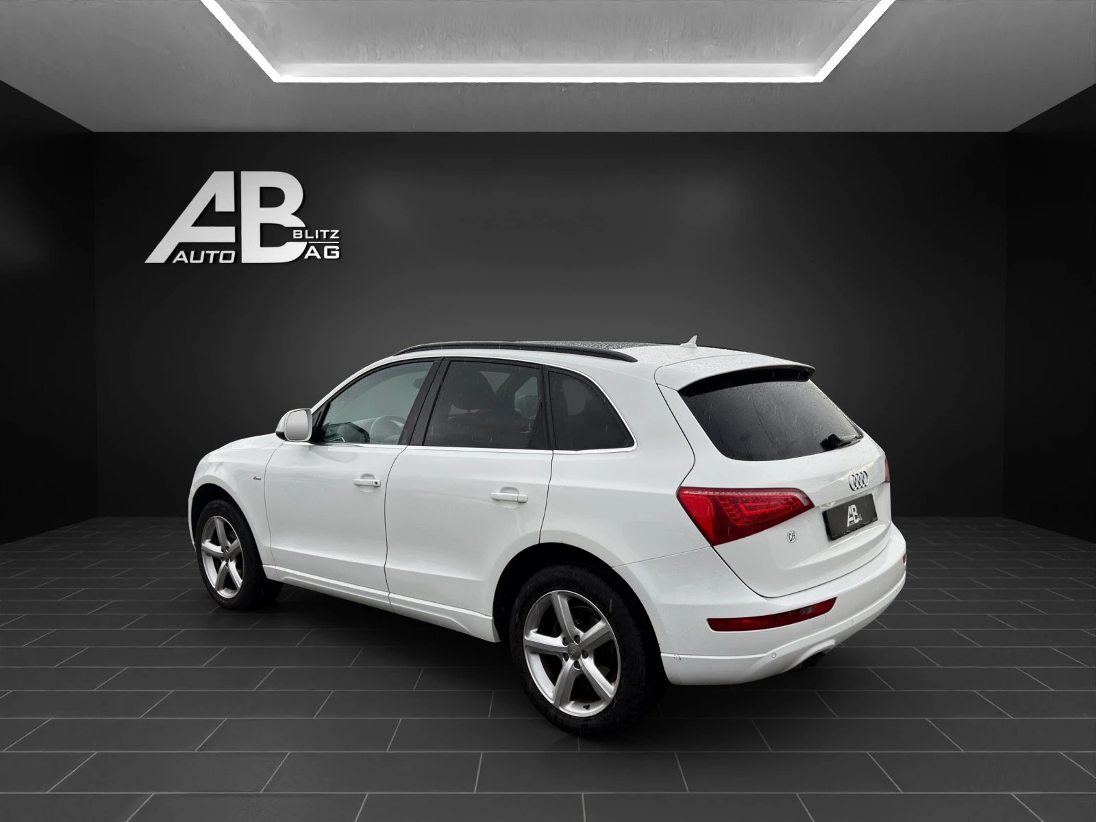 AUDI Q5 2.0 TDI S-Line quattro S-tronic mit 170 PS-image-2