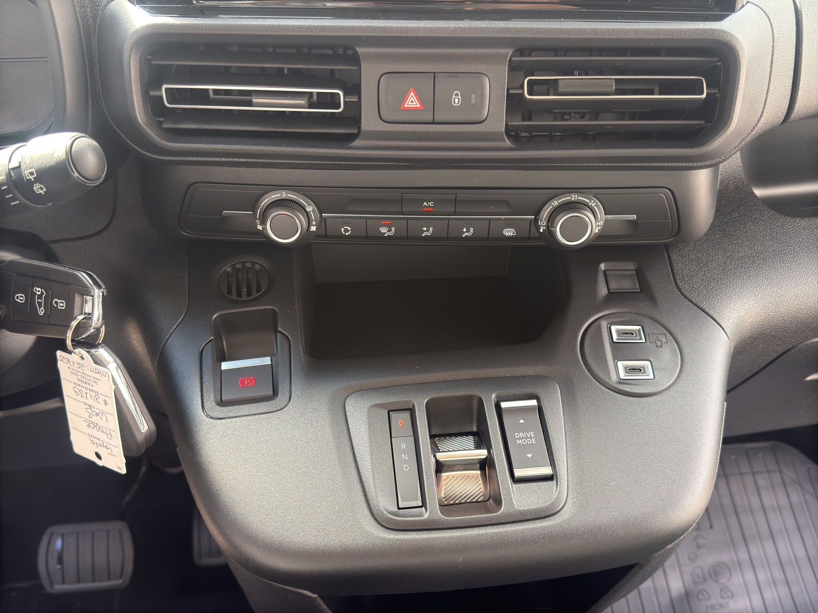 TOYOTA Proace City Van EV 50 kWh Comfort L1-image-13