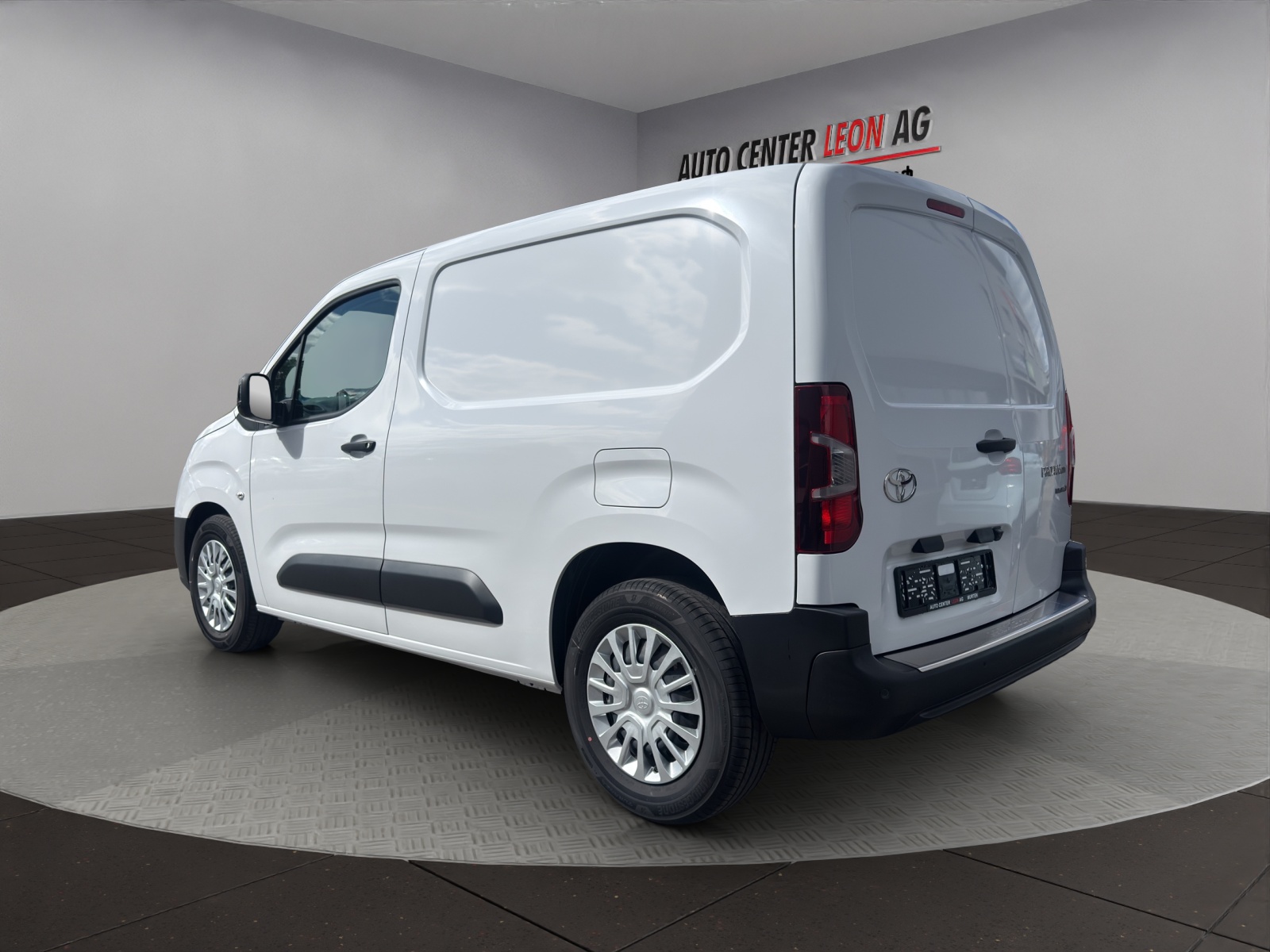 TOYOTA Proace City Van EV 50 kWh Comfort L1-image-3