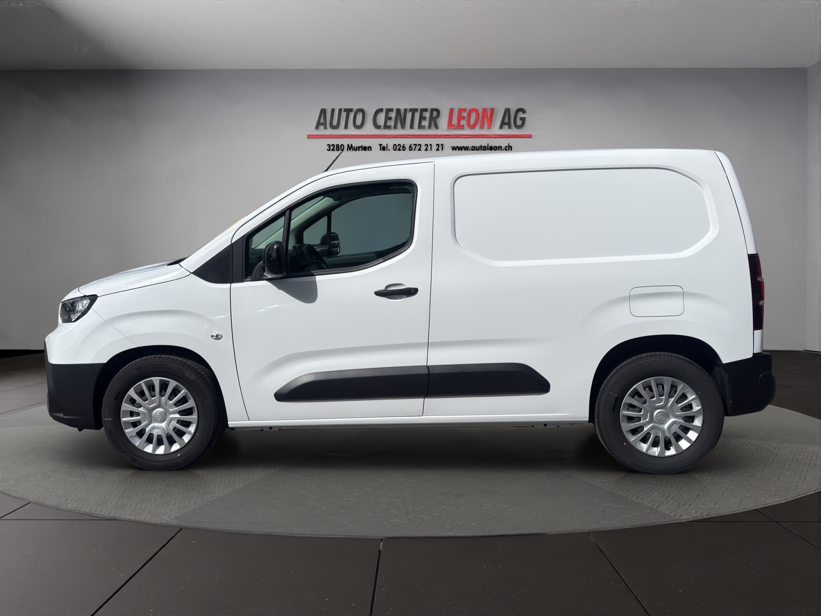 TOYOTA Proace City Van EV 50 kWh Comfort L1-image-2