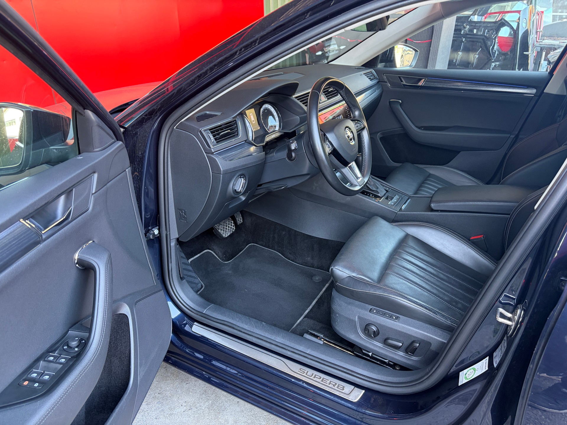 SKODA Superb Combi 2.0 TDi DSG-image-5
