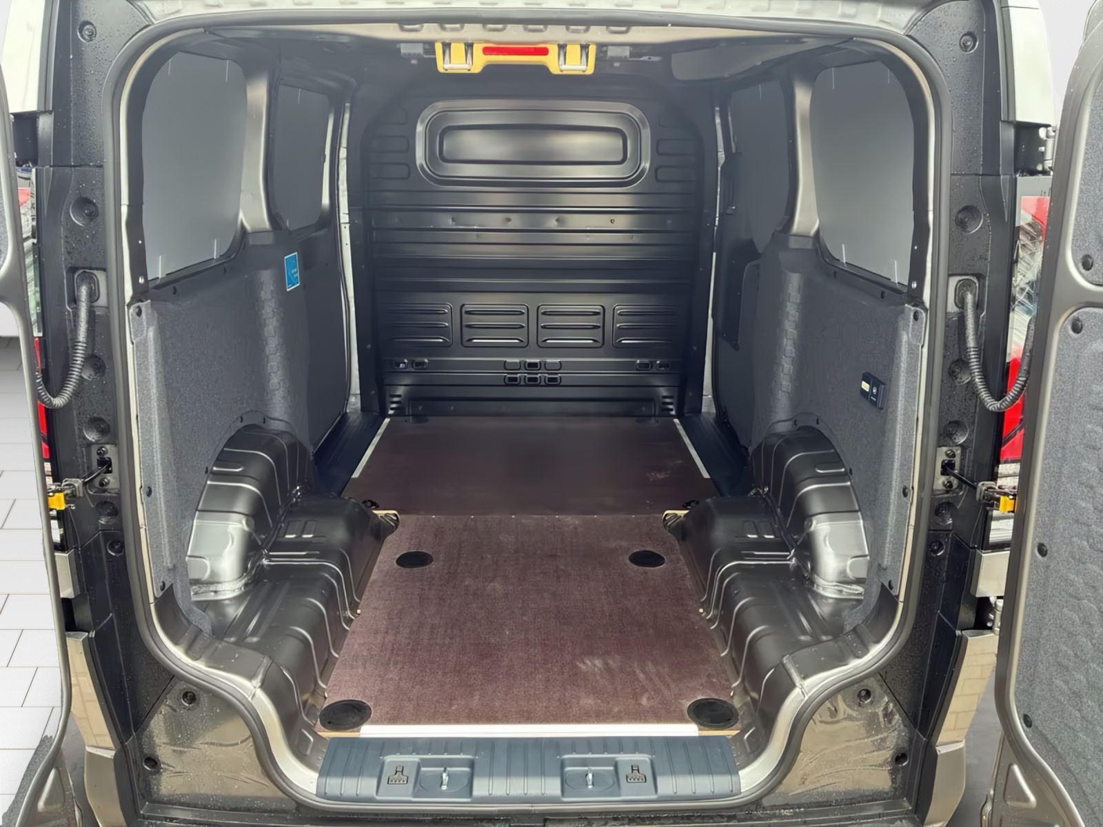 KIA PV5 Cargo 71.2 kWh Plus-image-12