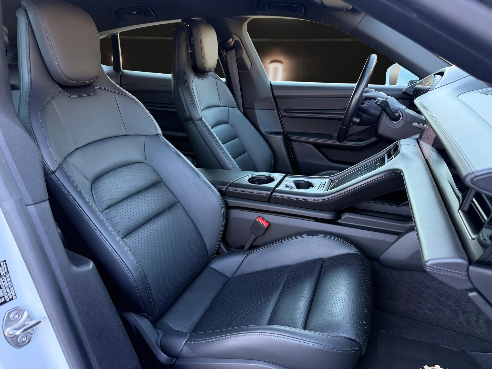 PORSCHE Taycan Cross Turismo 4-image-9